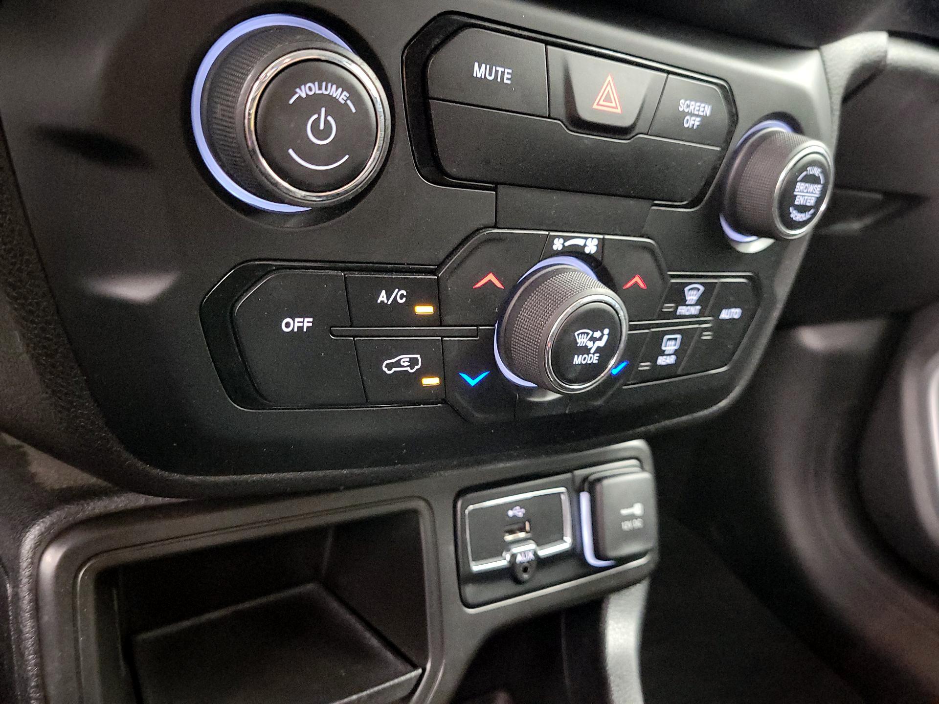 Thumbnail: 2020 Jeep Renegade - 16