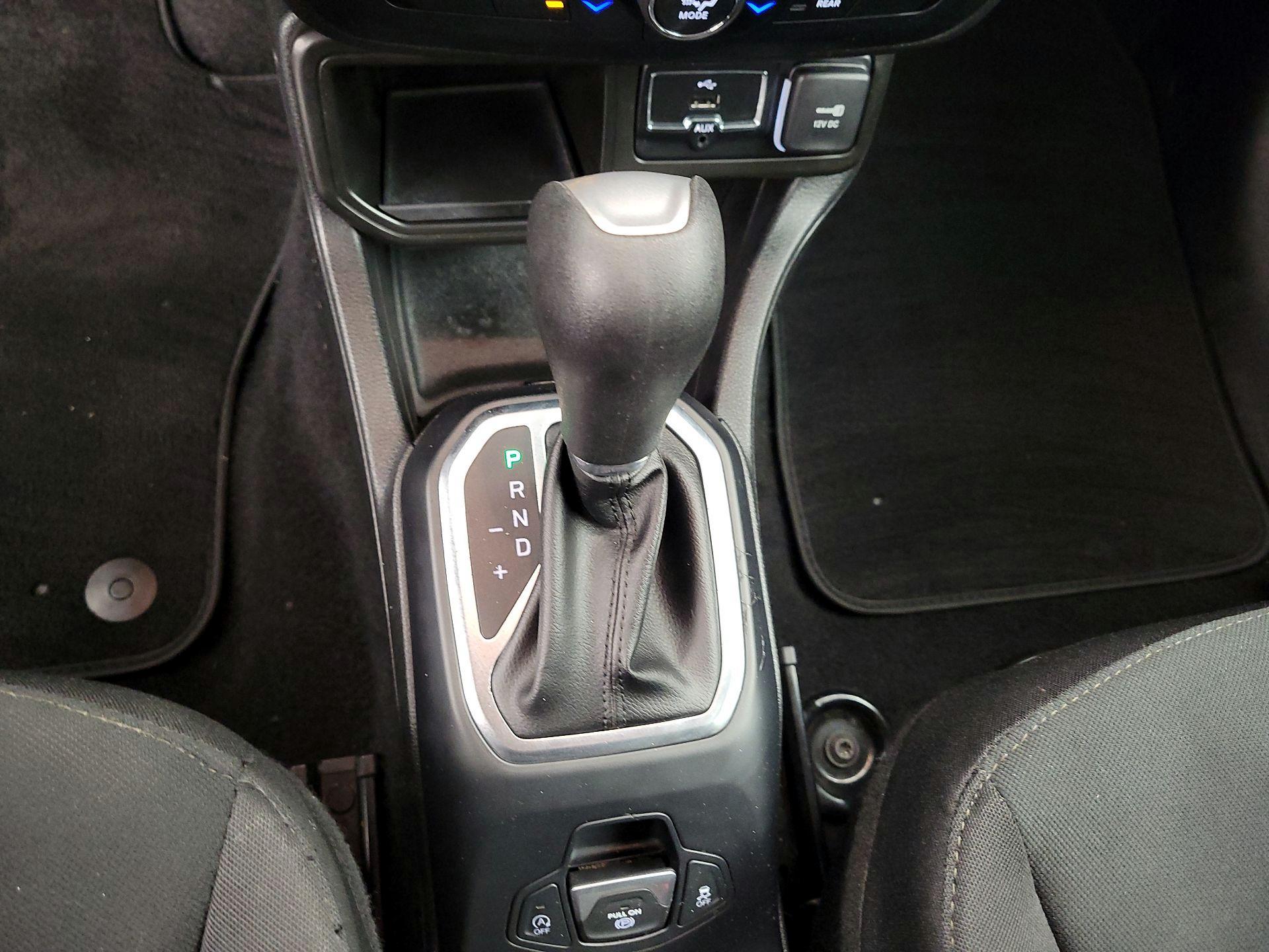 Thumbnail: 2020 Jeep Renegade - 17