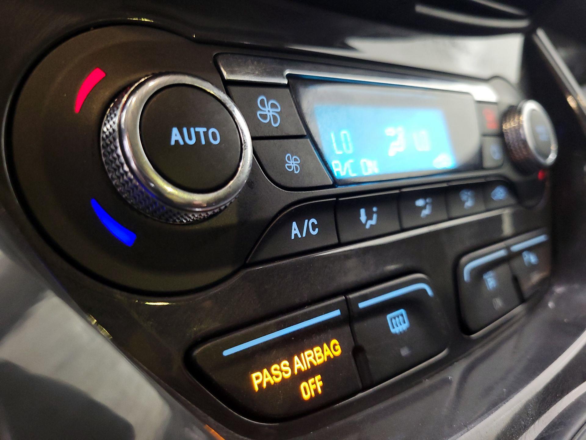Thumbnail: 2016 Ford Escape - 15