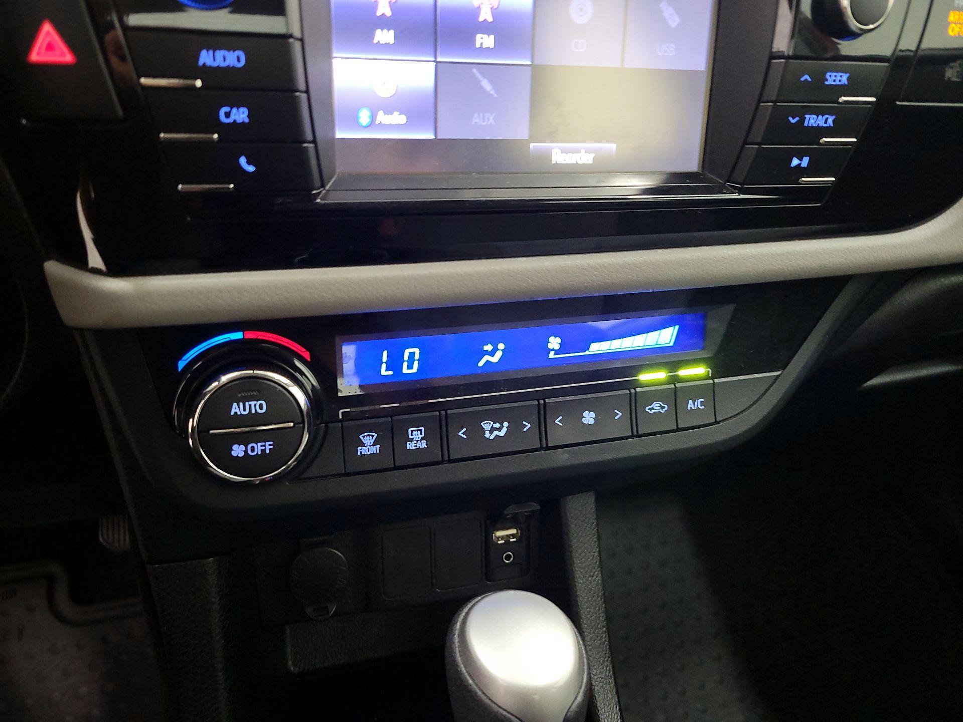 Thumbnail: 2016 Toyota Corolla - 16