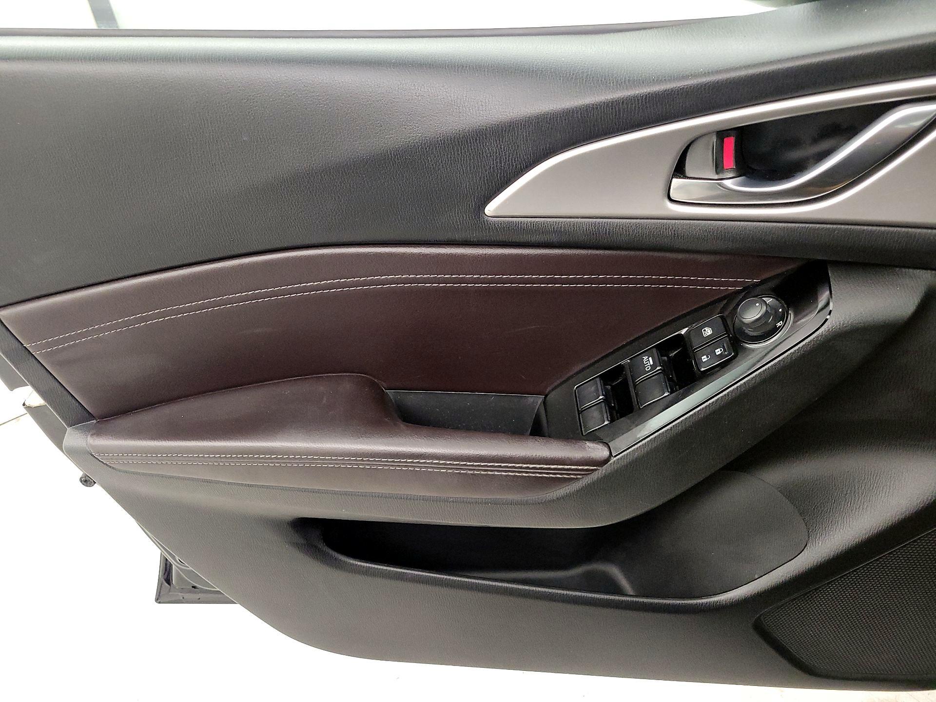 Thumbnail: 2017 Mazda Mazda3 - 12