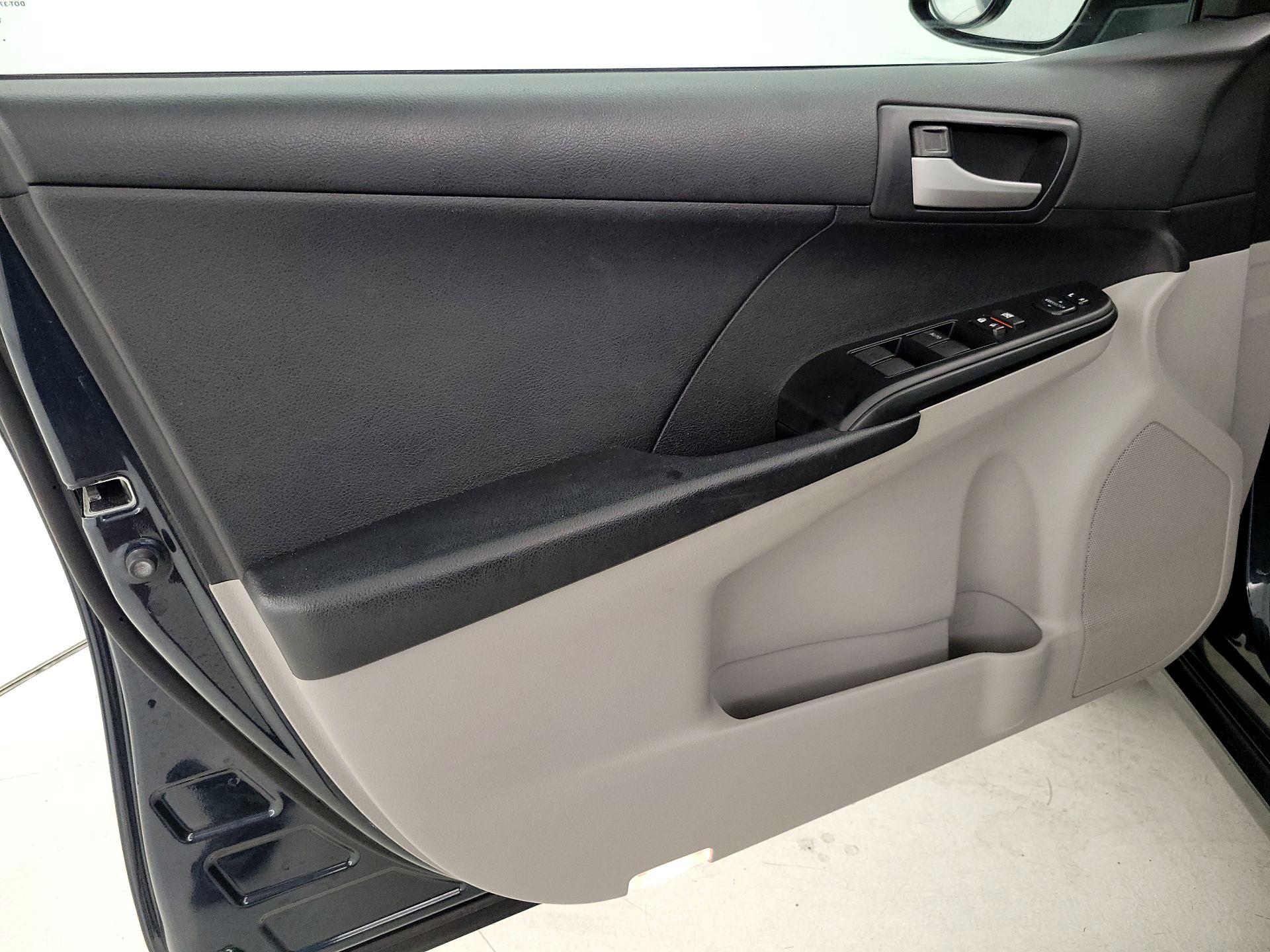 Thumbnail: 2014 Toyota Camry - 12