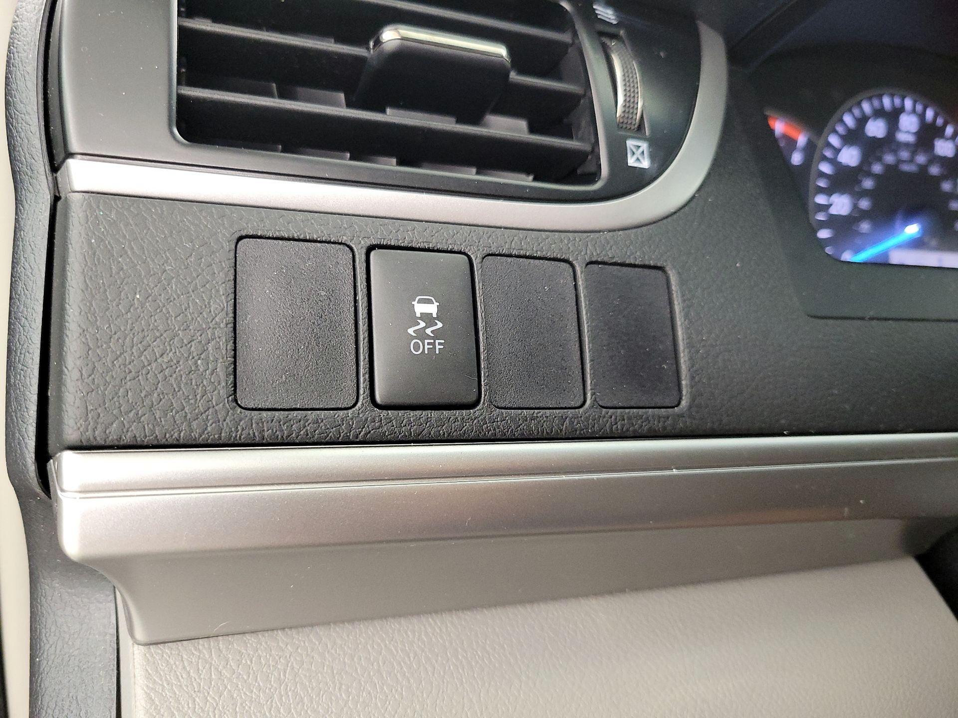 Thumbnail: 2014 Toyota Camry - 13