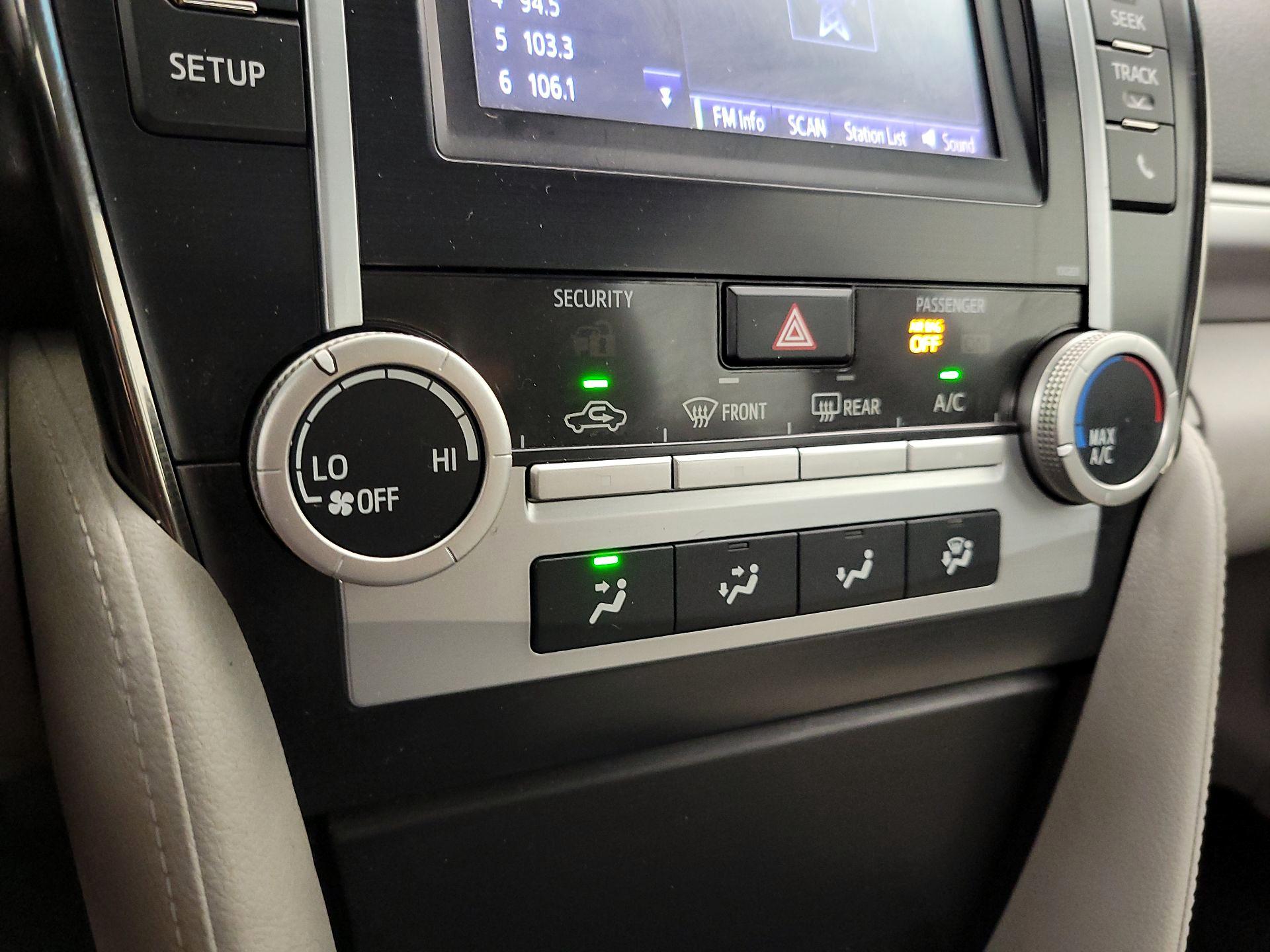 Thumbnail: 2014 Toyota Camry - 16