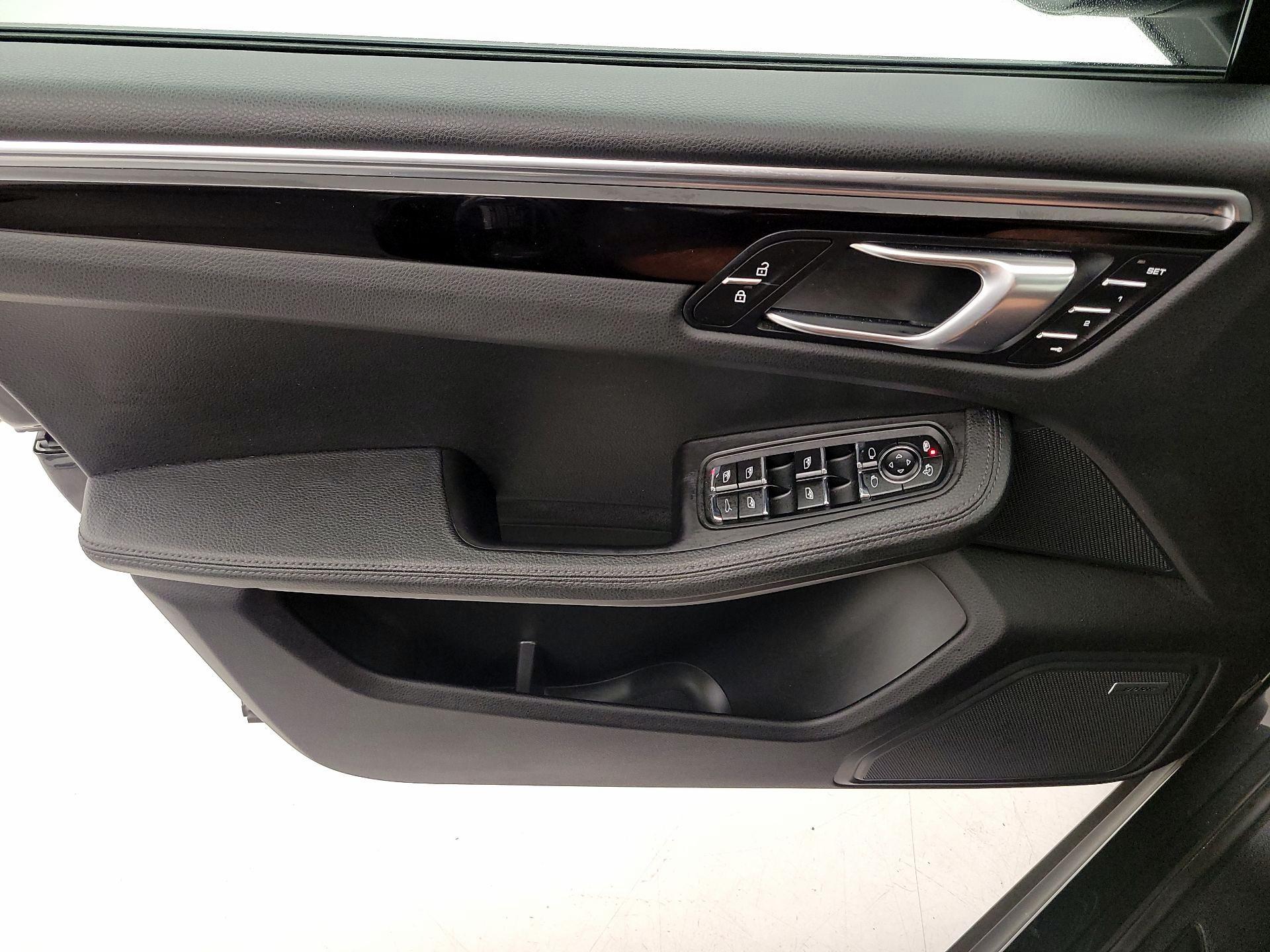 Thumbnail: 2021 Porsche Macan - 12