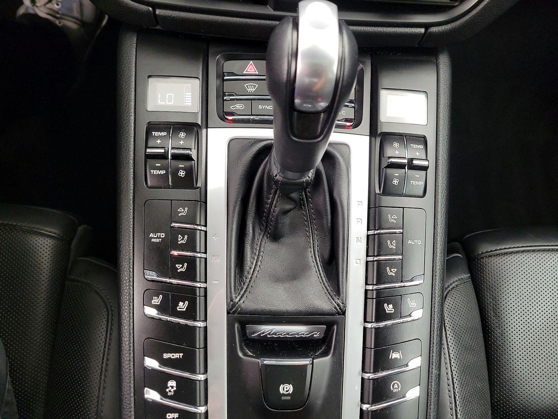 Thumbnail: 2021 Porsche Macan - 17