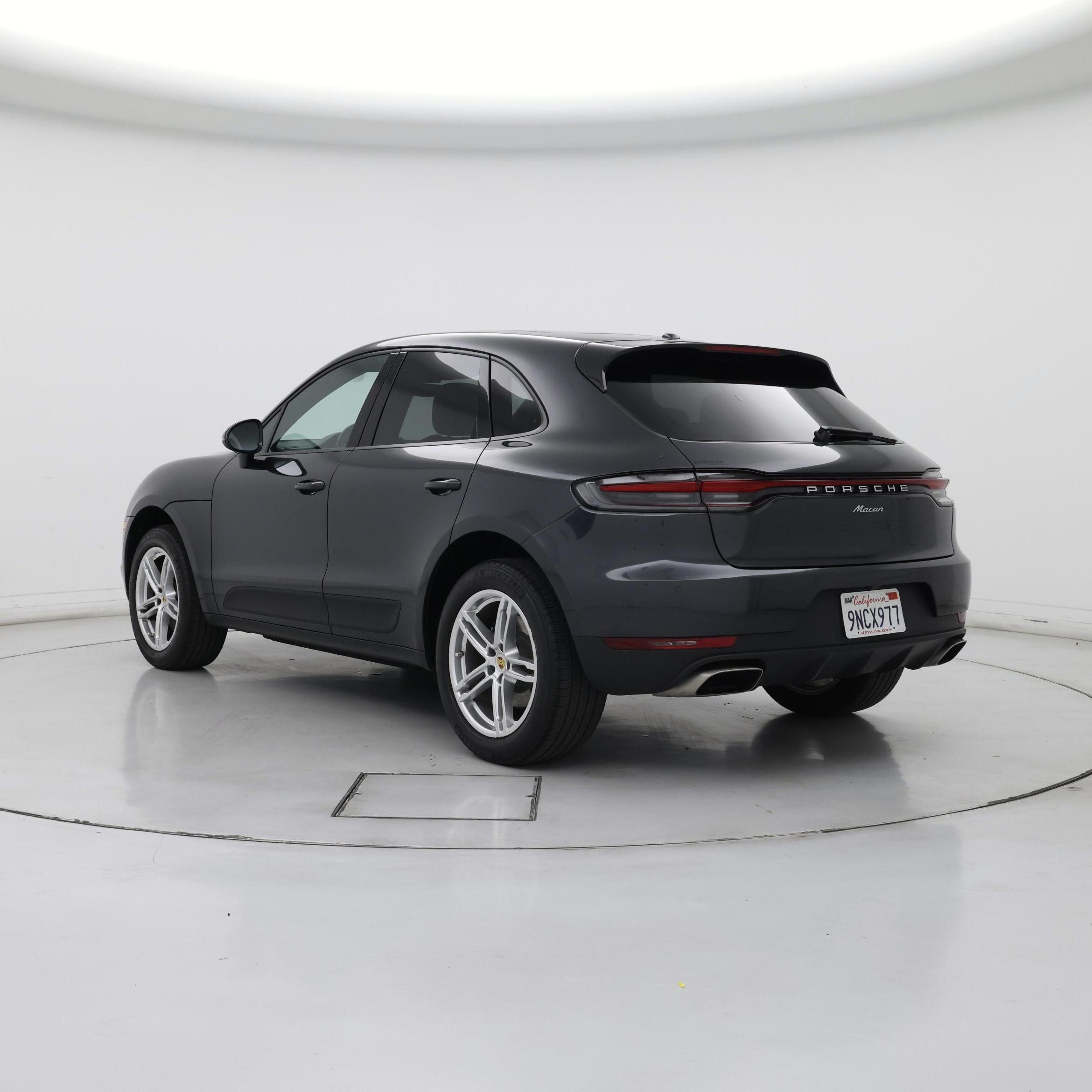 Thumbnail: 2021 Porsche Macan - 2