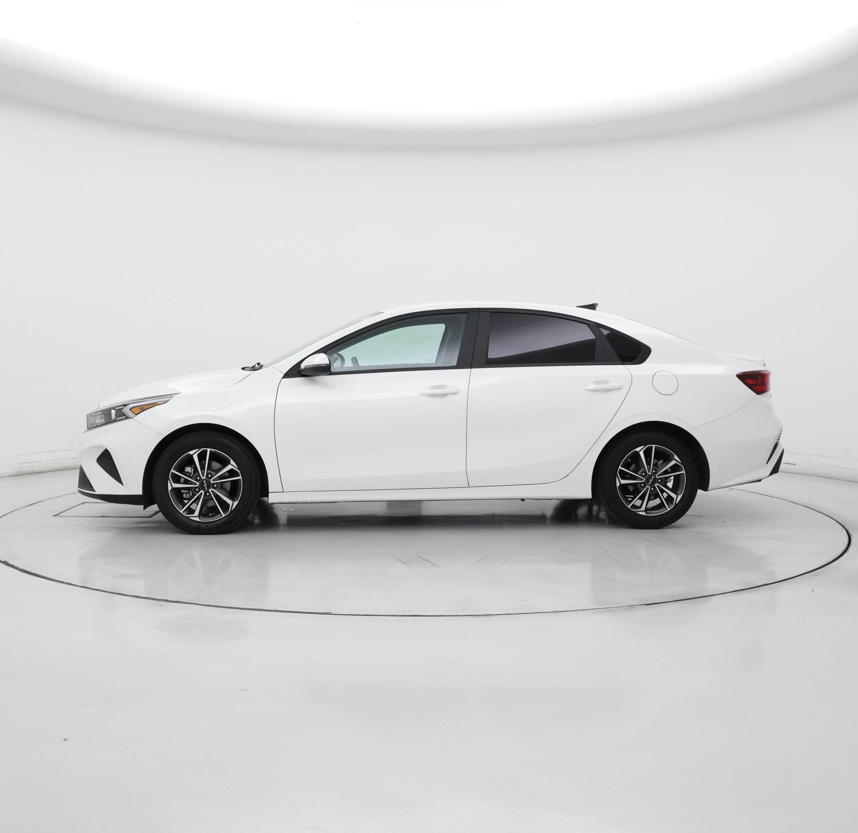 Thumbnail: 2023 Kia Forte - 3