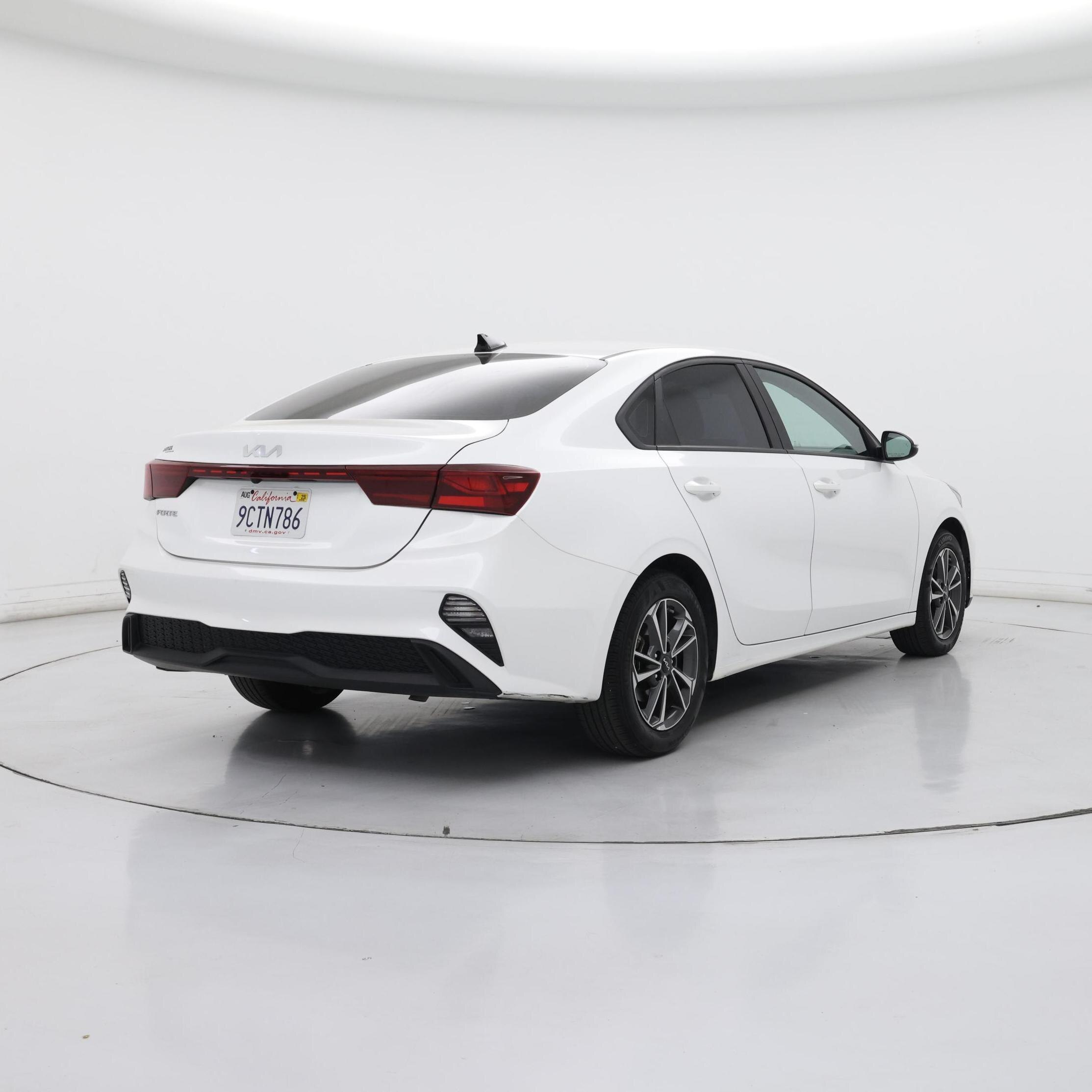 Thumbnail: 2023 Kia Forte - 8