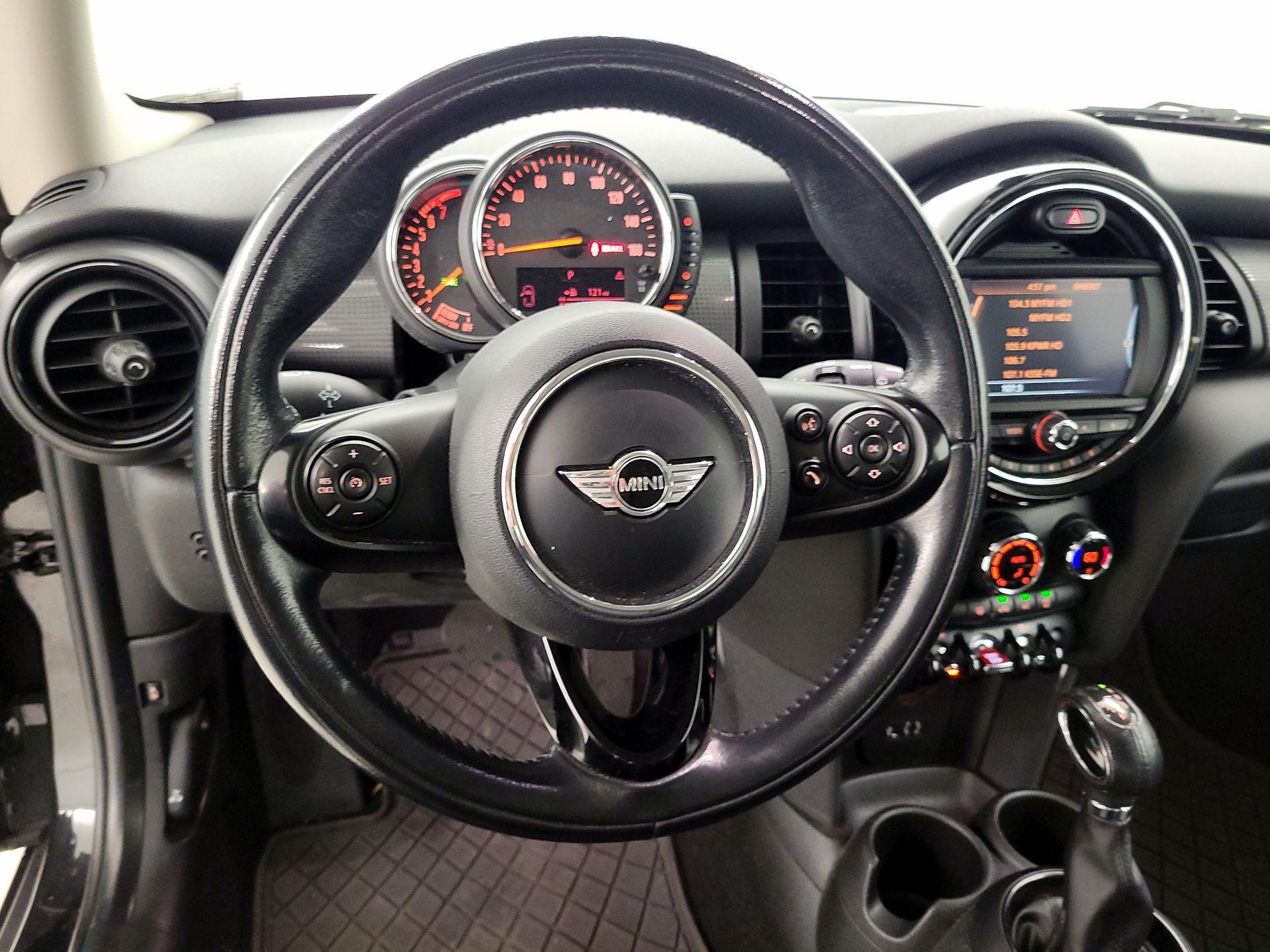 Thumbnail: 2017 MINI Cooper Hardtop - 10