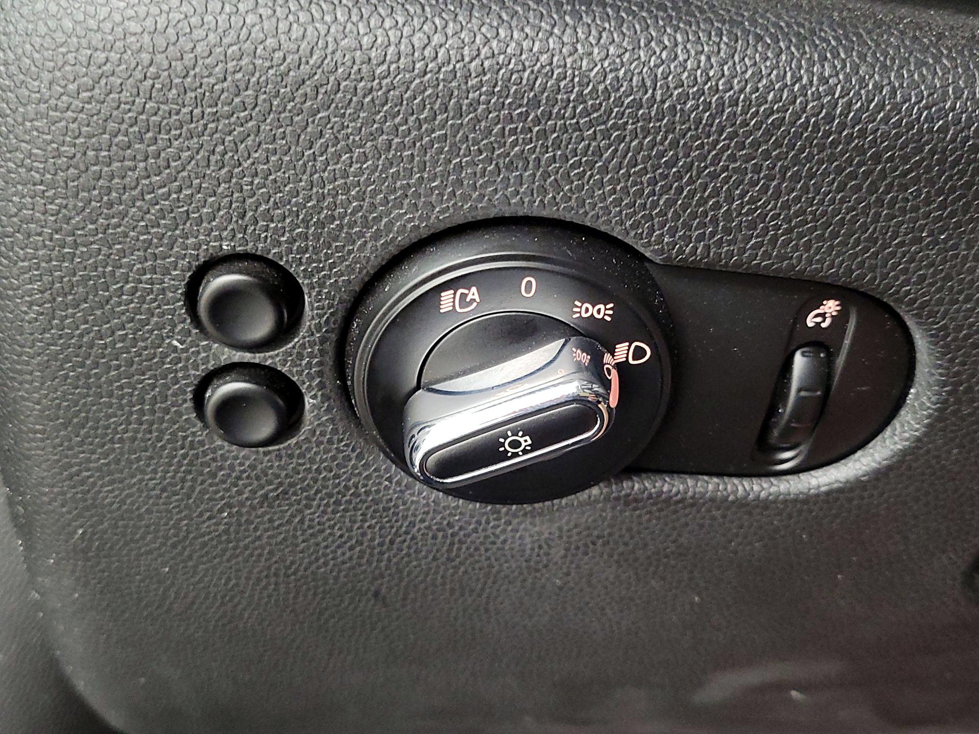Thumbnail: 2017 MINI Cooper Hardtop - 13