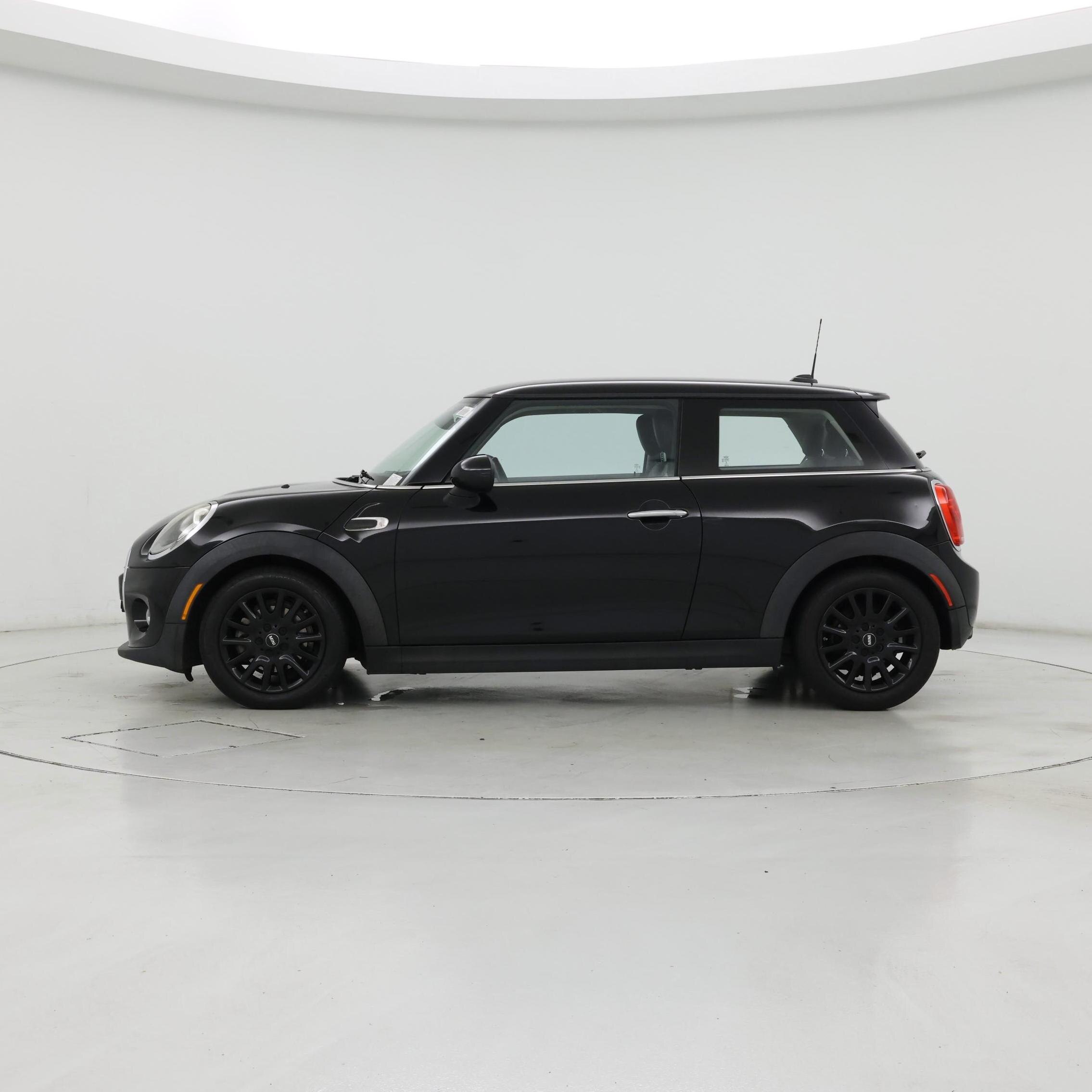 Thumbnail: 2017 MINI Cooper Hardtop - 3