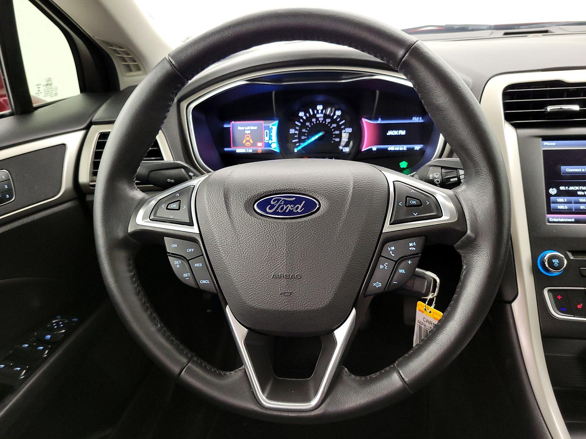 Thumbnail: 2016 Ford Fusion - 10