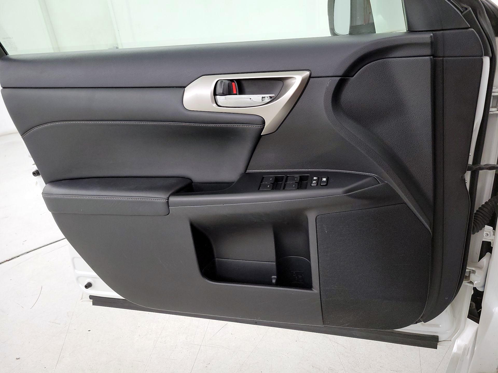 Thumbnail: 2015 Lexus CT - 12