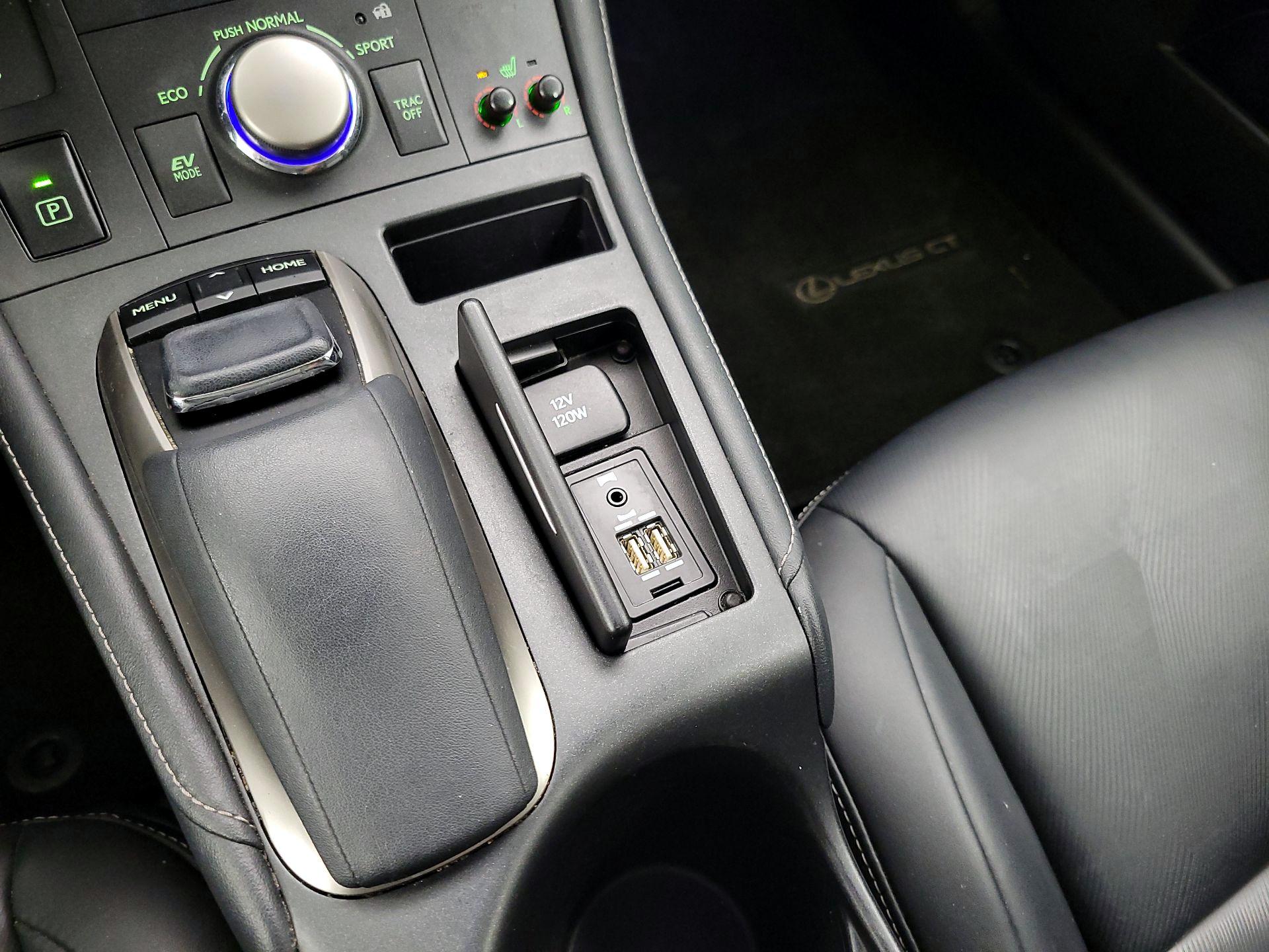 Thumbnail: 2015 Lexus CT - 19