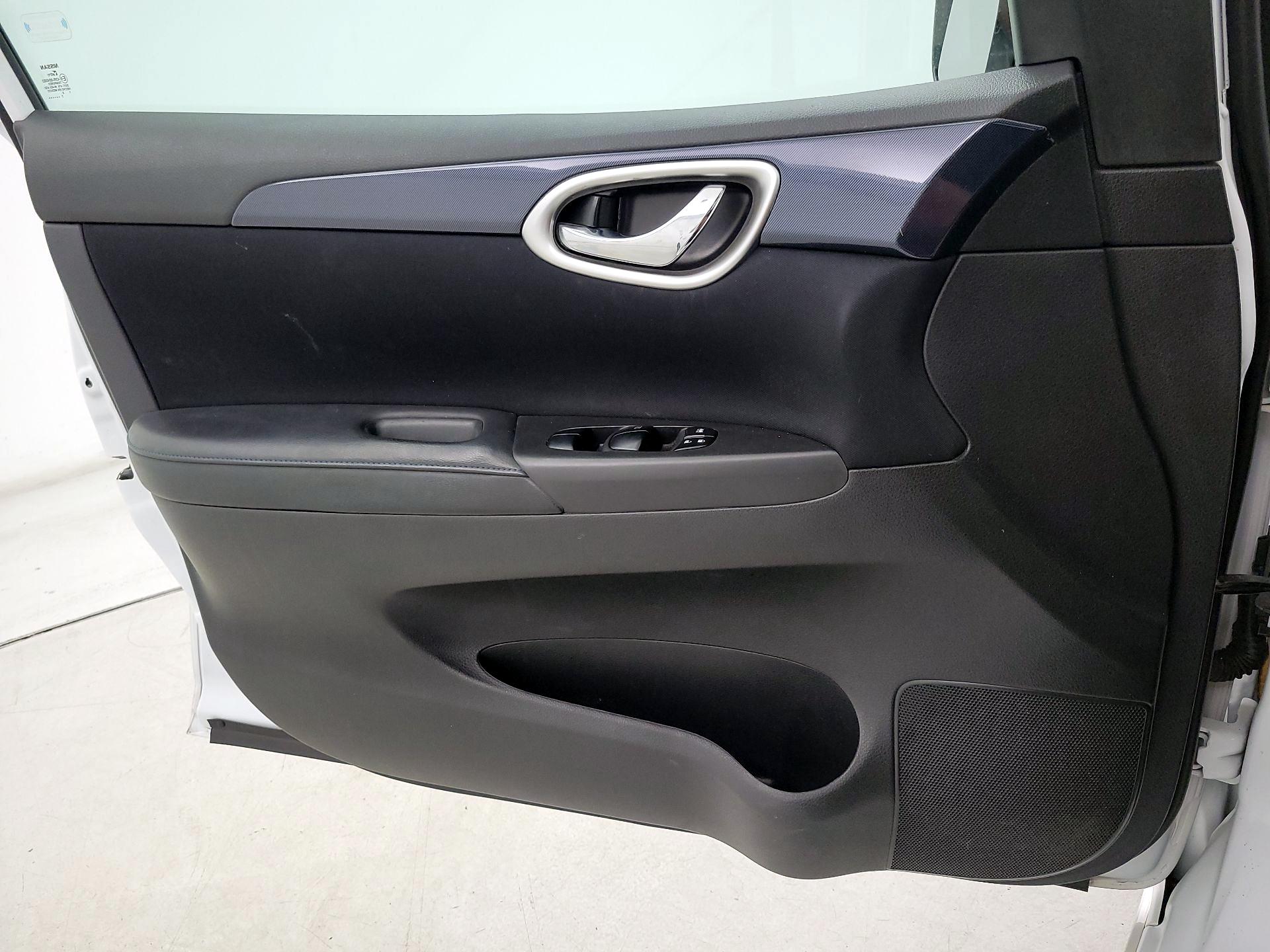 Thumbnail: 2017 Nissan Sentra - 13