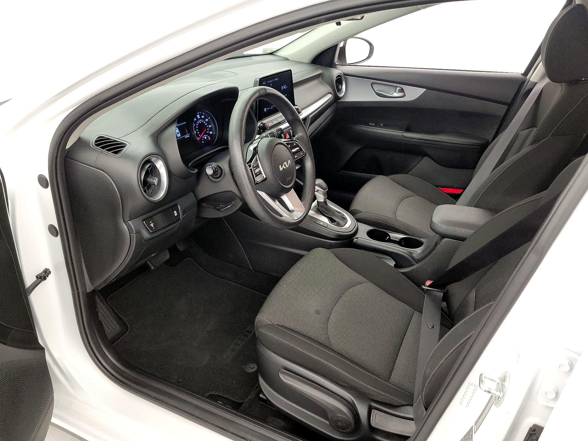 Thumbnail: 2022 Kia Forte - 11