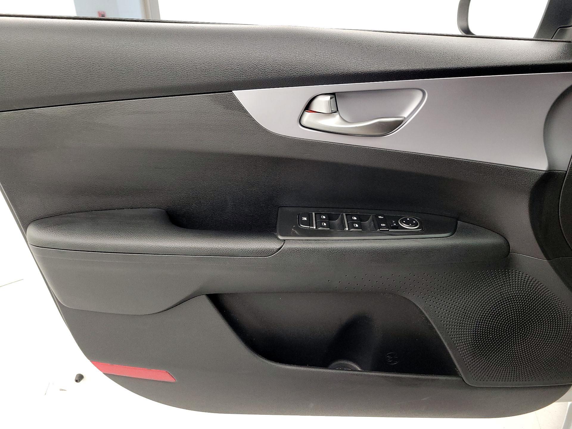 Thumbnail: 2022 Kia Forte - 12