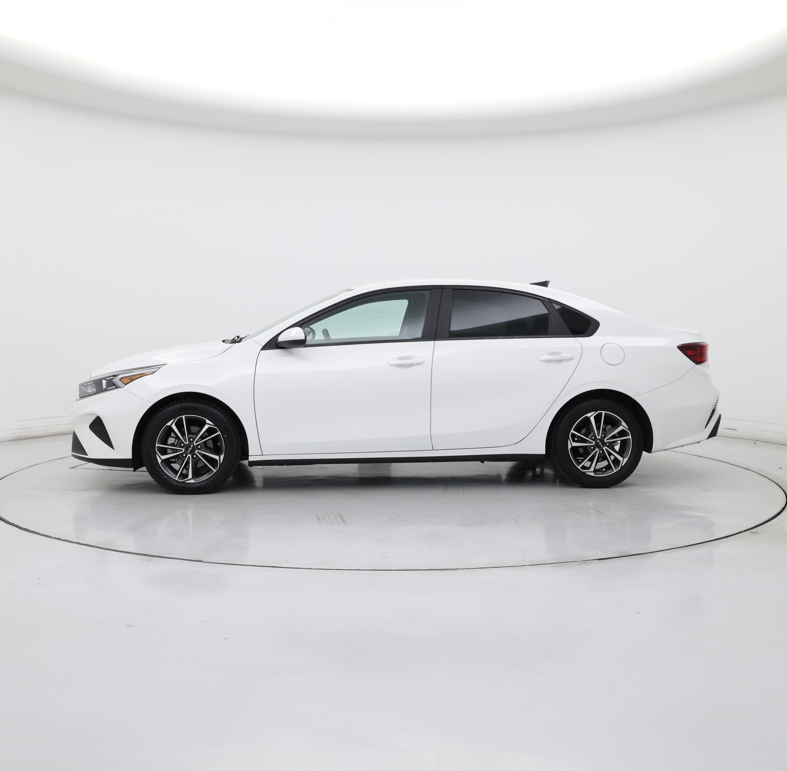 Thumbnail: 2022 Kia Forte - 3