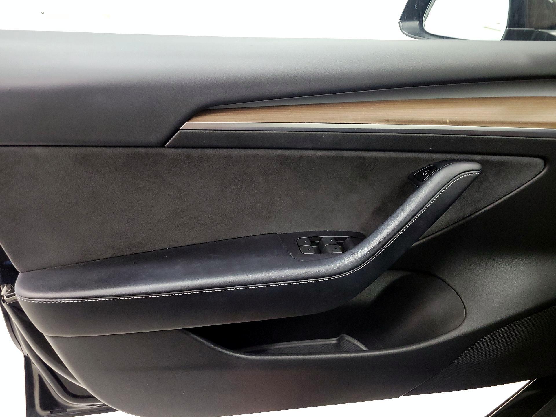 Thumbnail: 2022 Tesla Model 3 - 12