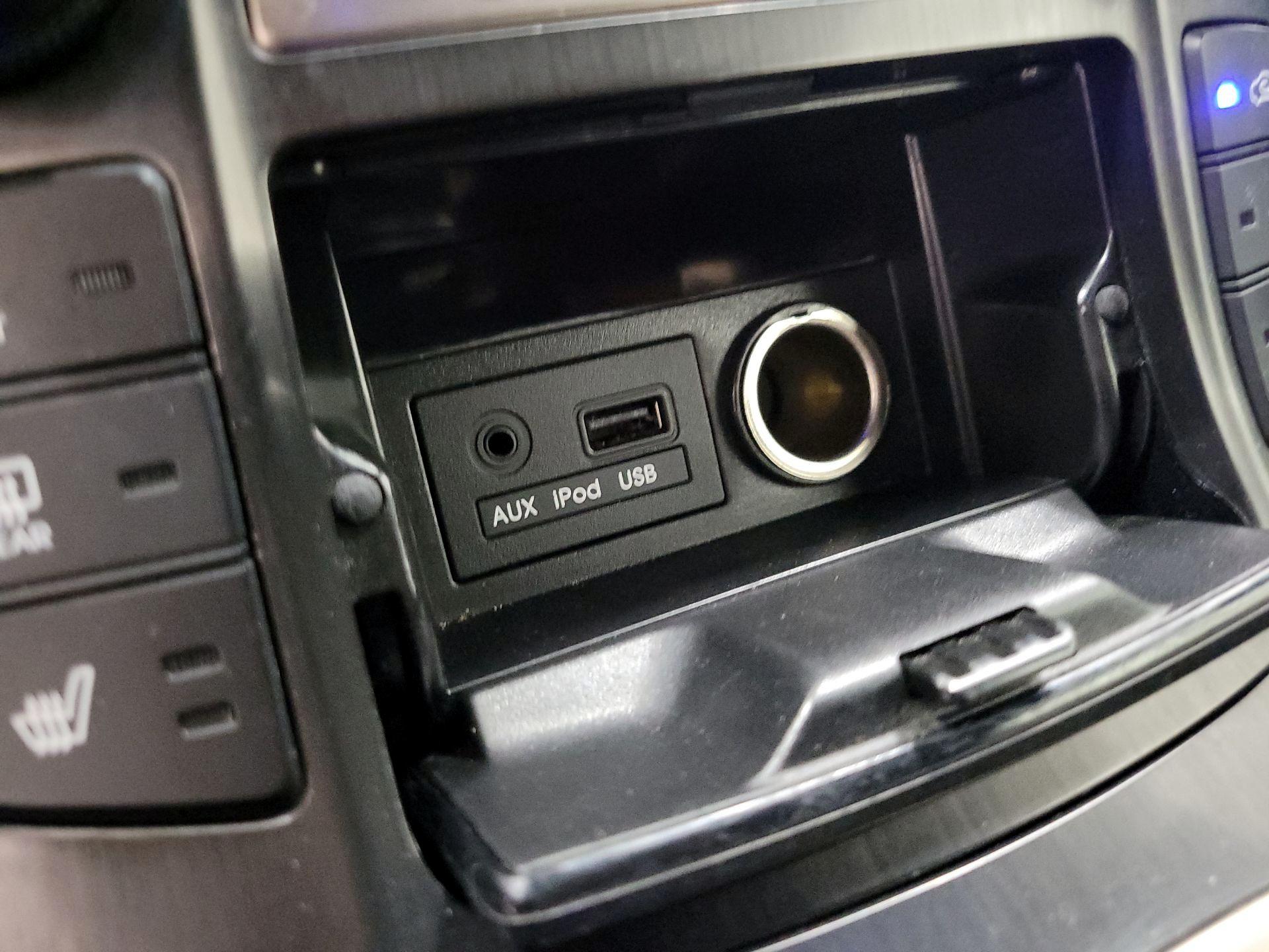Thumbnail: 2015 Hyundai Genesis - 18