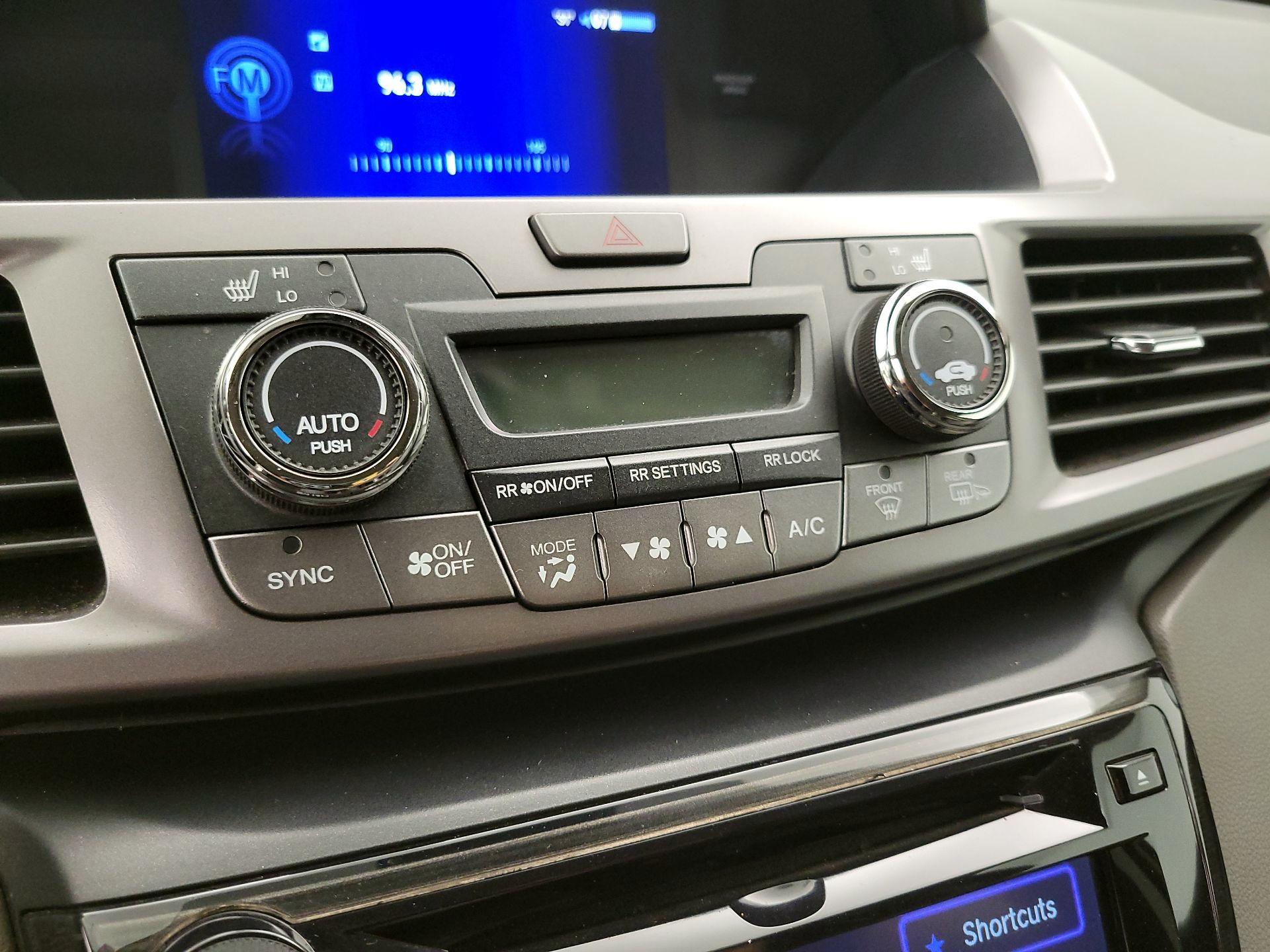 Thumbnail: 2015 Honda Odyssey - 16