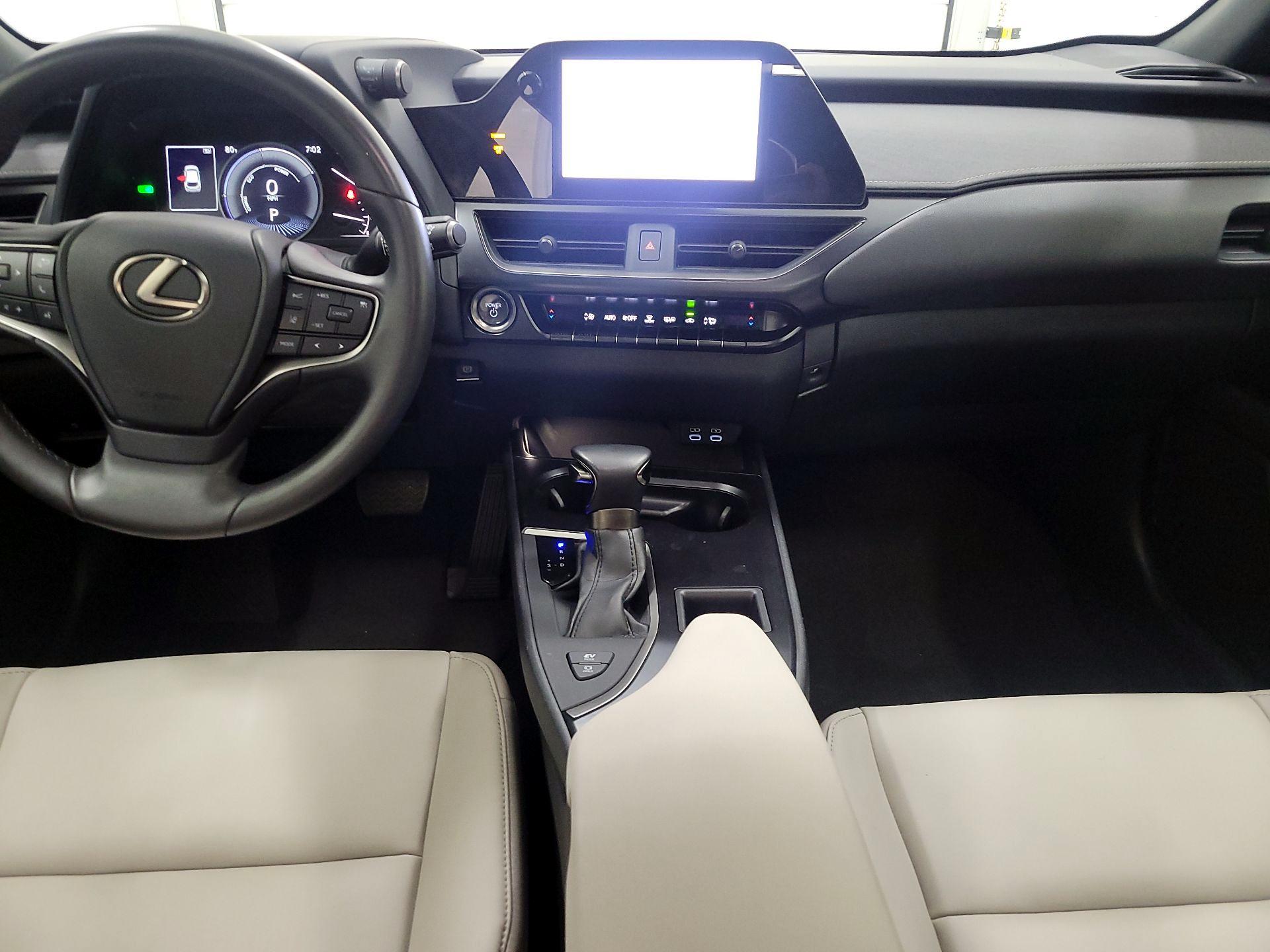 Thumbnail: 2023 Lexus UX - 9