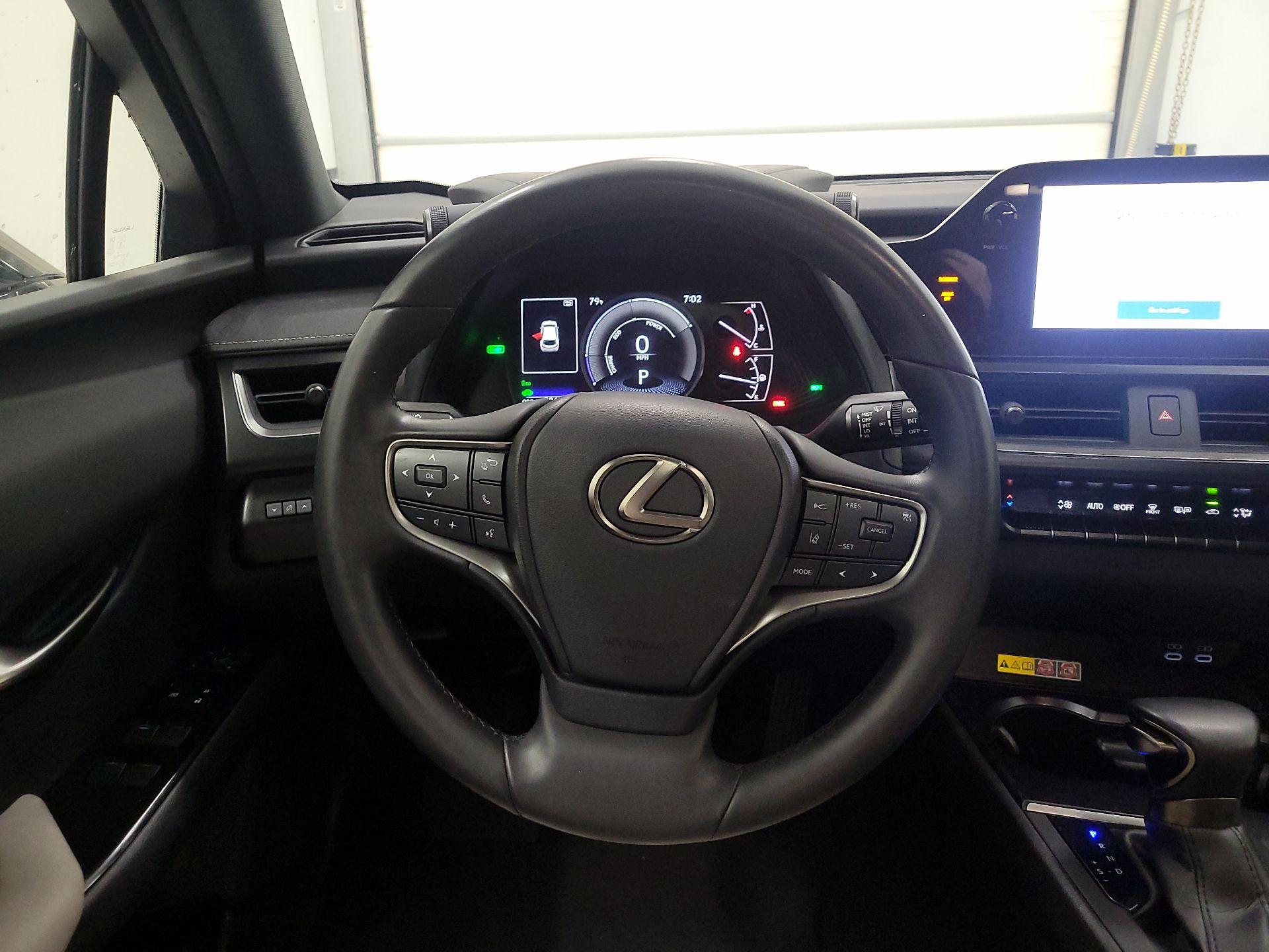Thumbnail: 2023 Lexus UX - 10