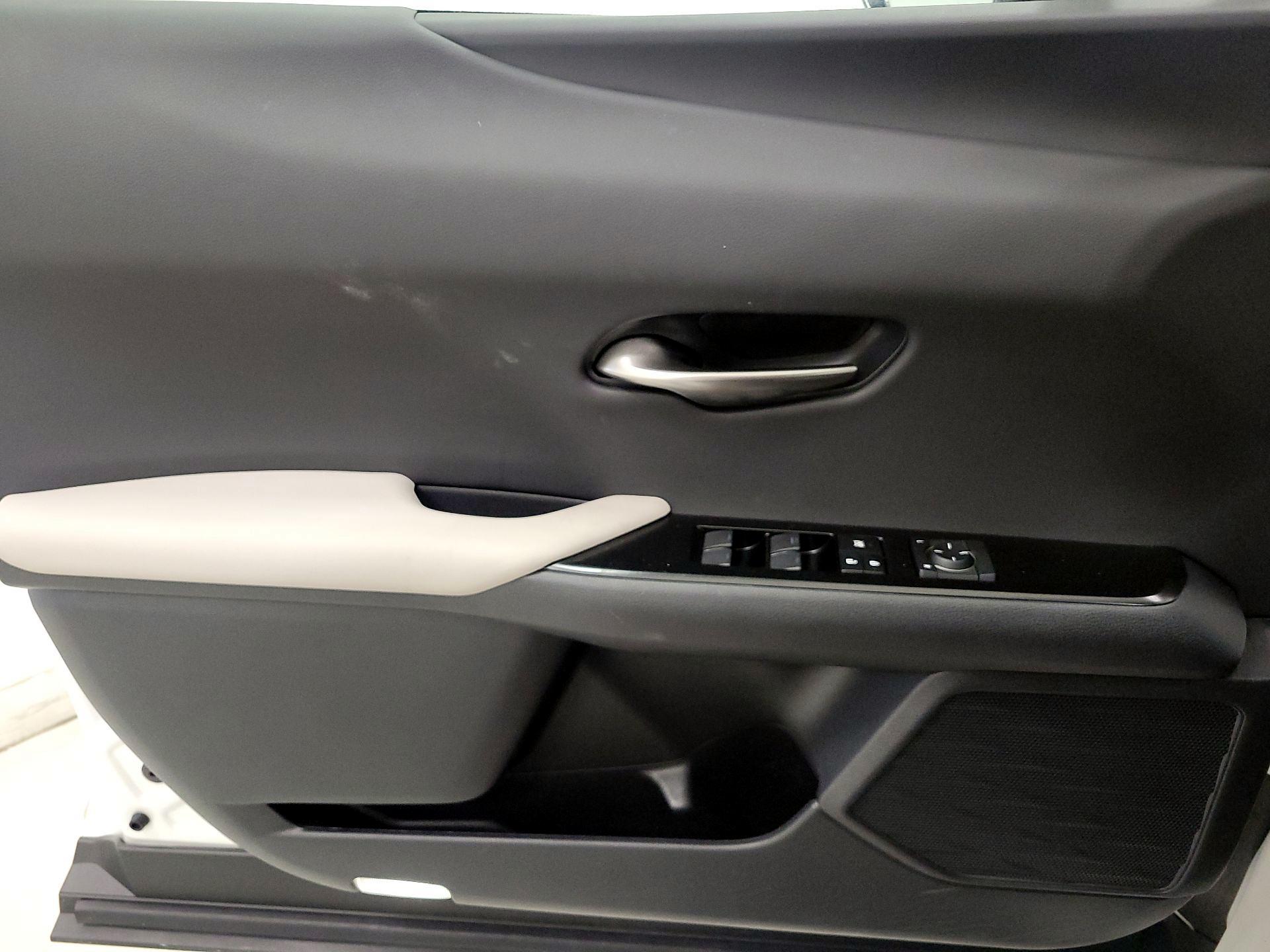Thumbnail: 2023 Lexus UX - 12