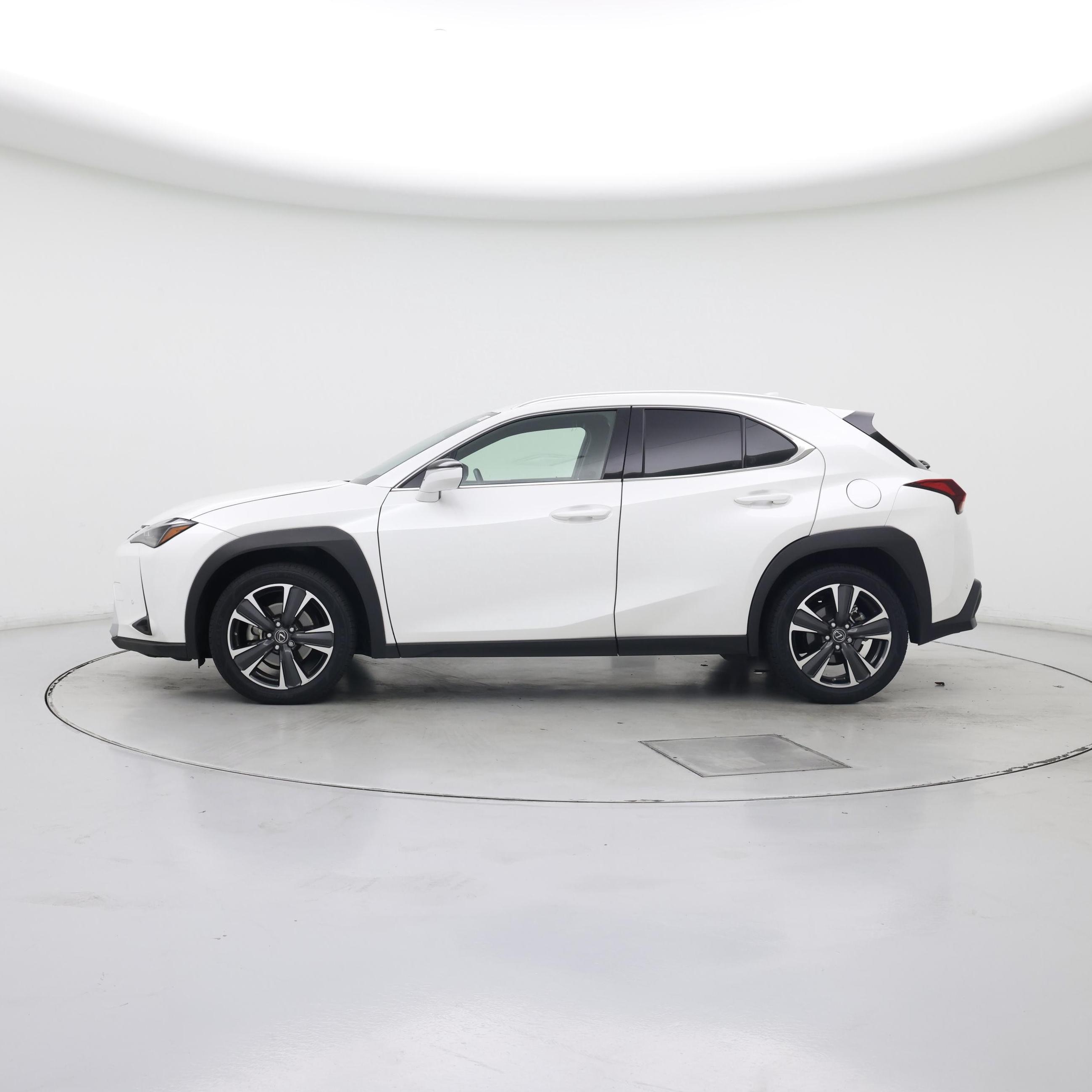 Thumbnail: 2023 Lexus UX - 3