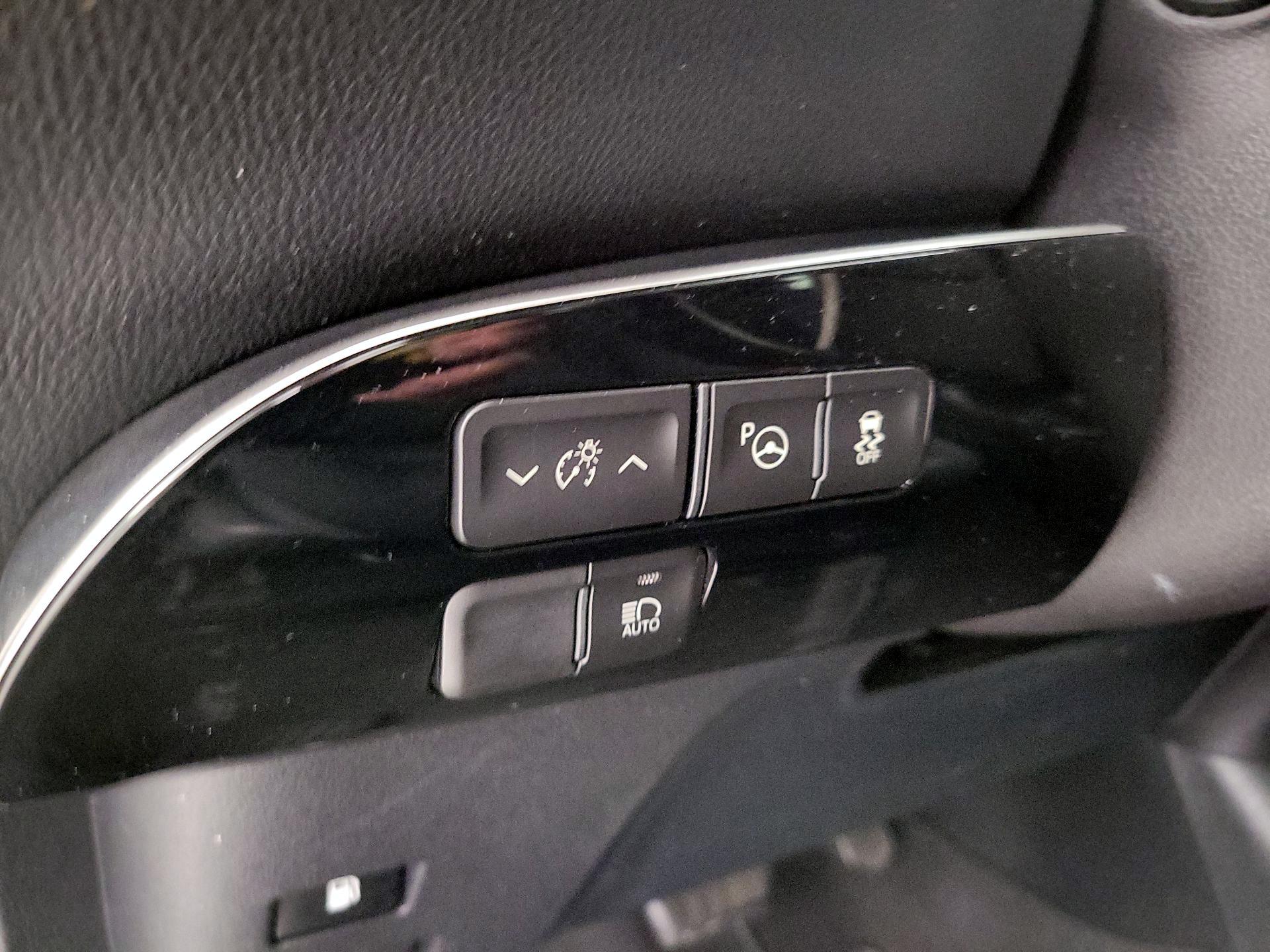 Thumbnail: 2018 Toyota Prius - 13