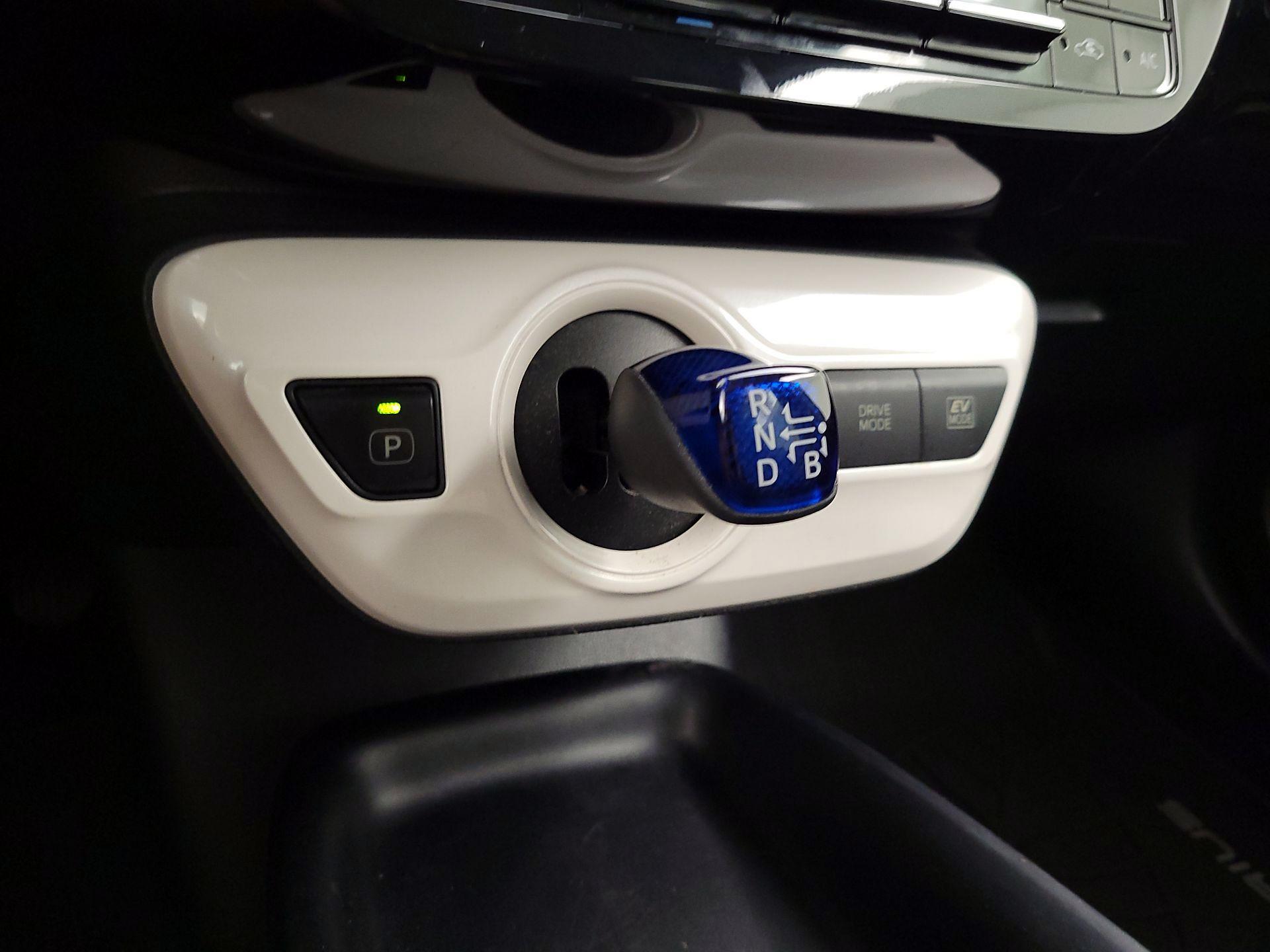 Thumbnail: 2018 Toyota Prius - 17