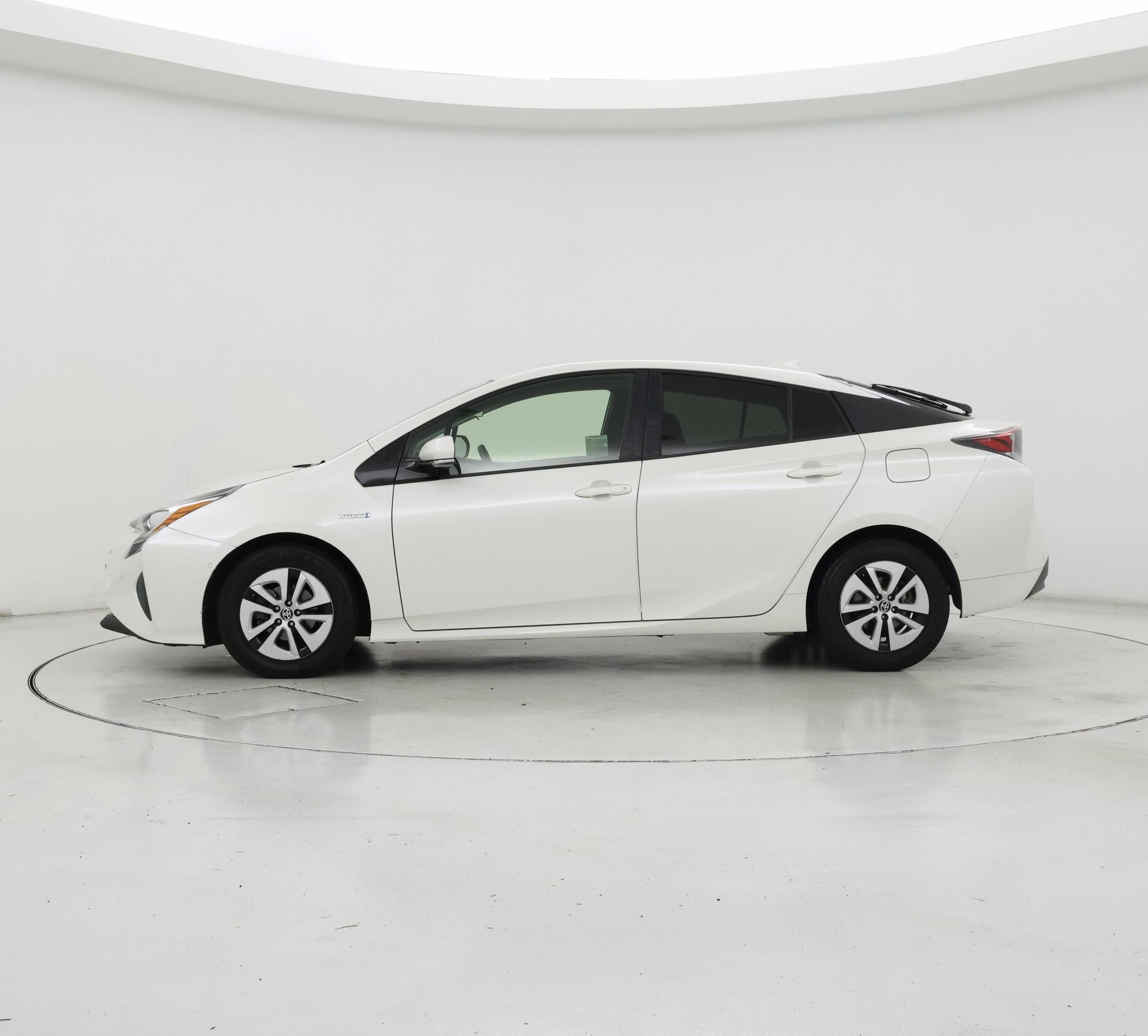 Thumbnail: 2018 Toyota Prius - 3