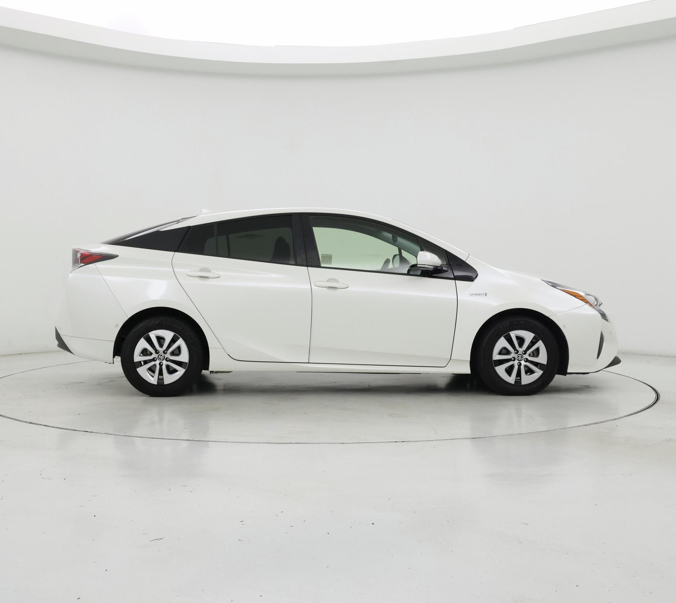 Thumbnail: 2018 Toyota Prius - 7
