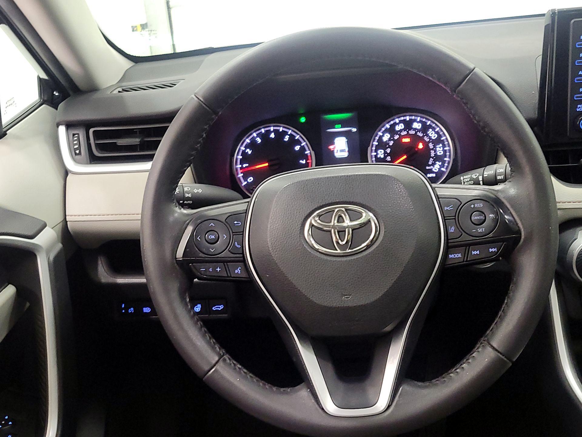Thumbnail: 2022 Toyota RAV4 - 10