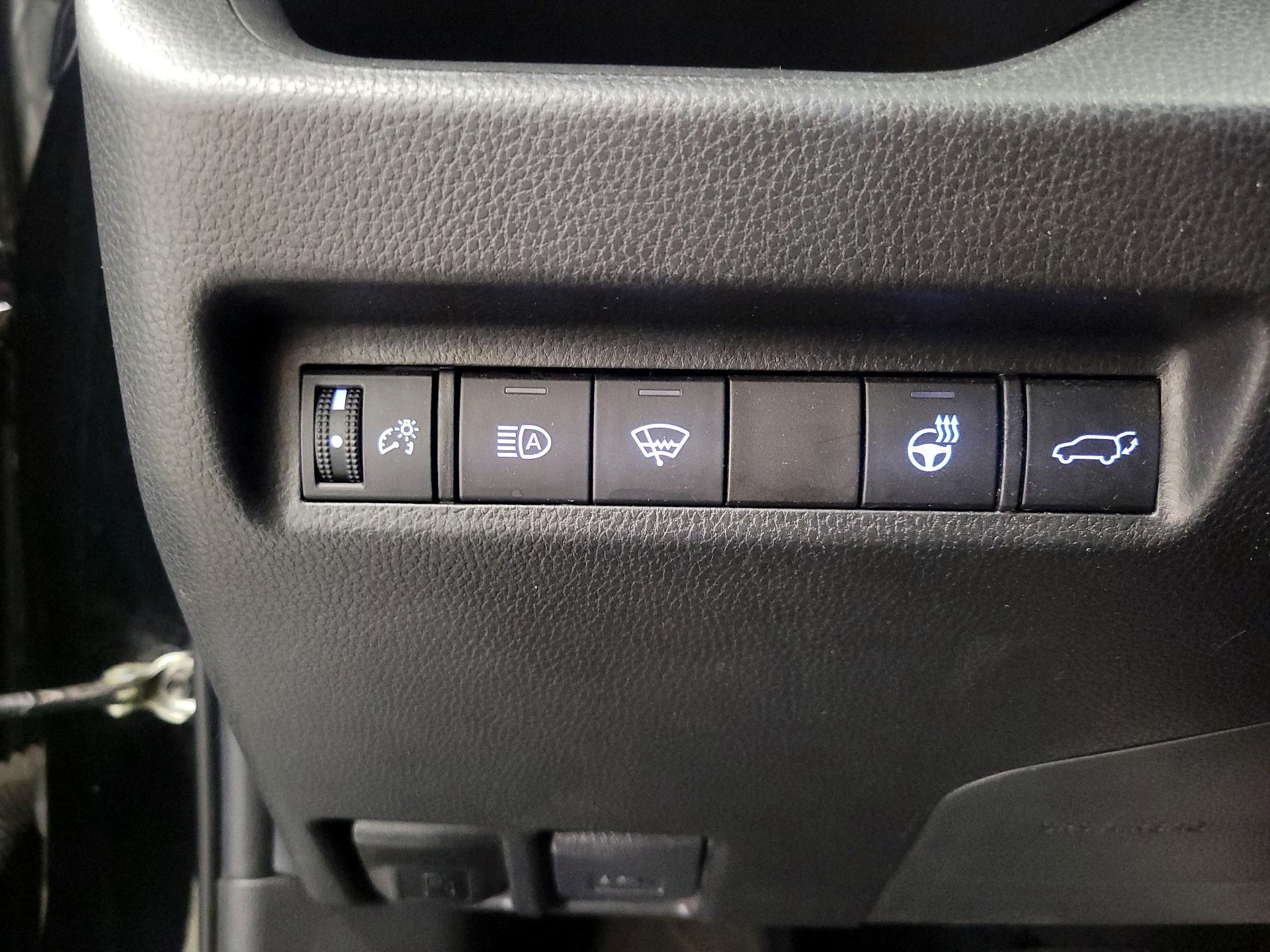 Thumbnail: 2022 Toyota RAV4 - 13