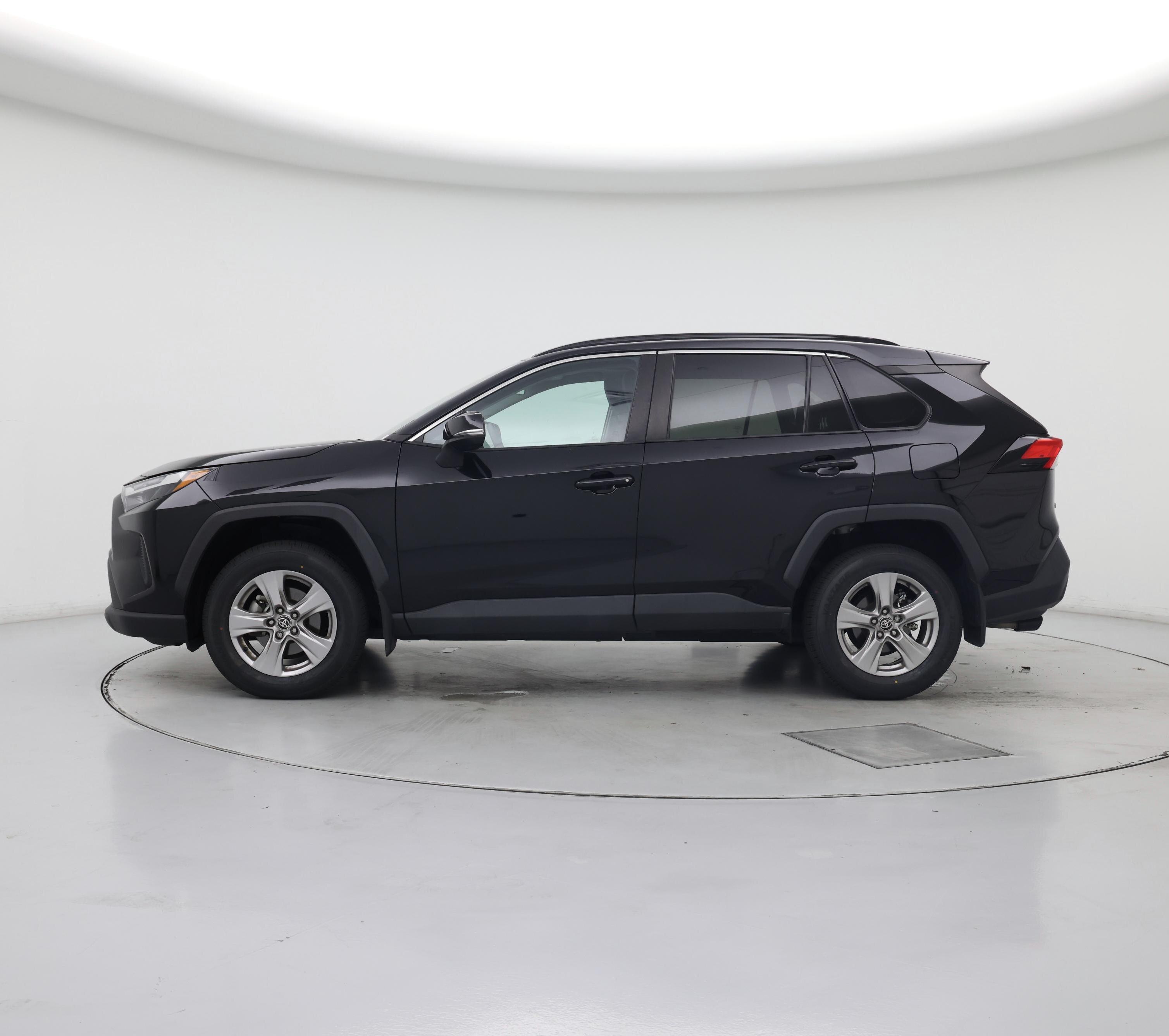 Thumbnail: 2022 Toyota RAV4 - 3