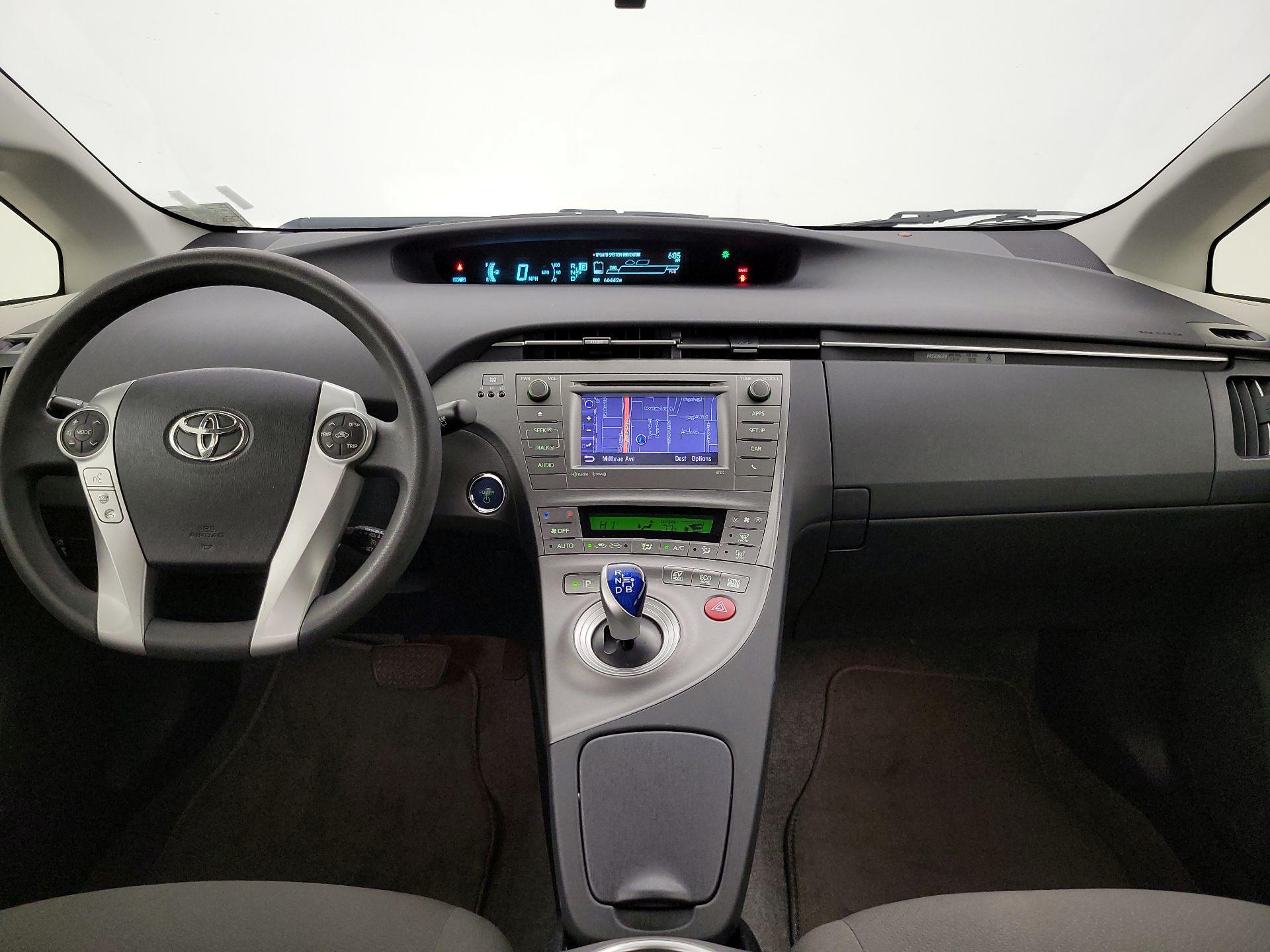 Thumbnail: 2015 Toyota Prius - 9