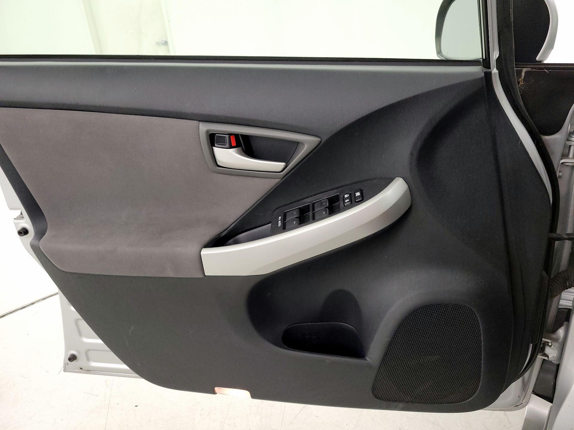 Thumbnail: 2015 Toyota Prius - 12