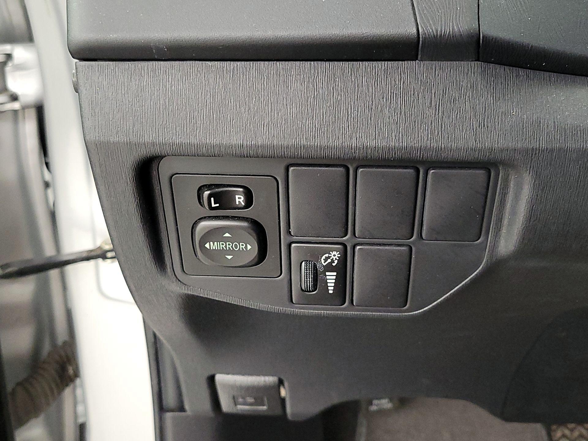 Thumbnail: 2015 Toyota Prius - 13
