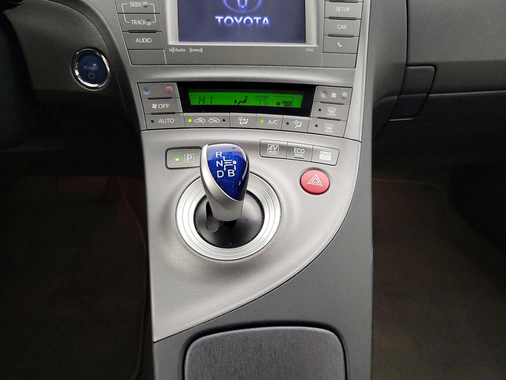 Thumbnail: 2015 Toyota Prius - 18