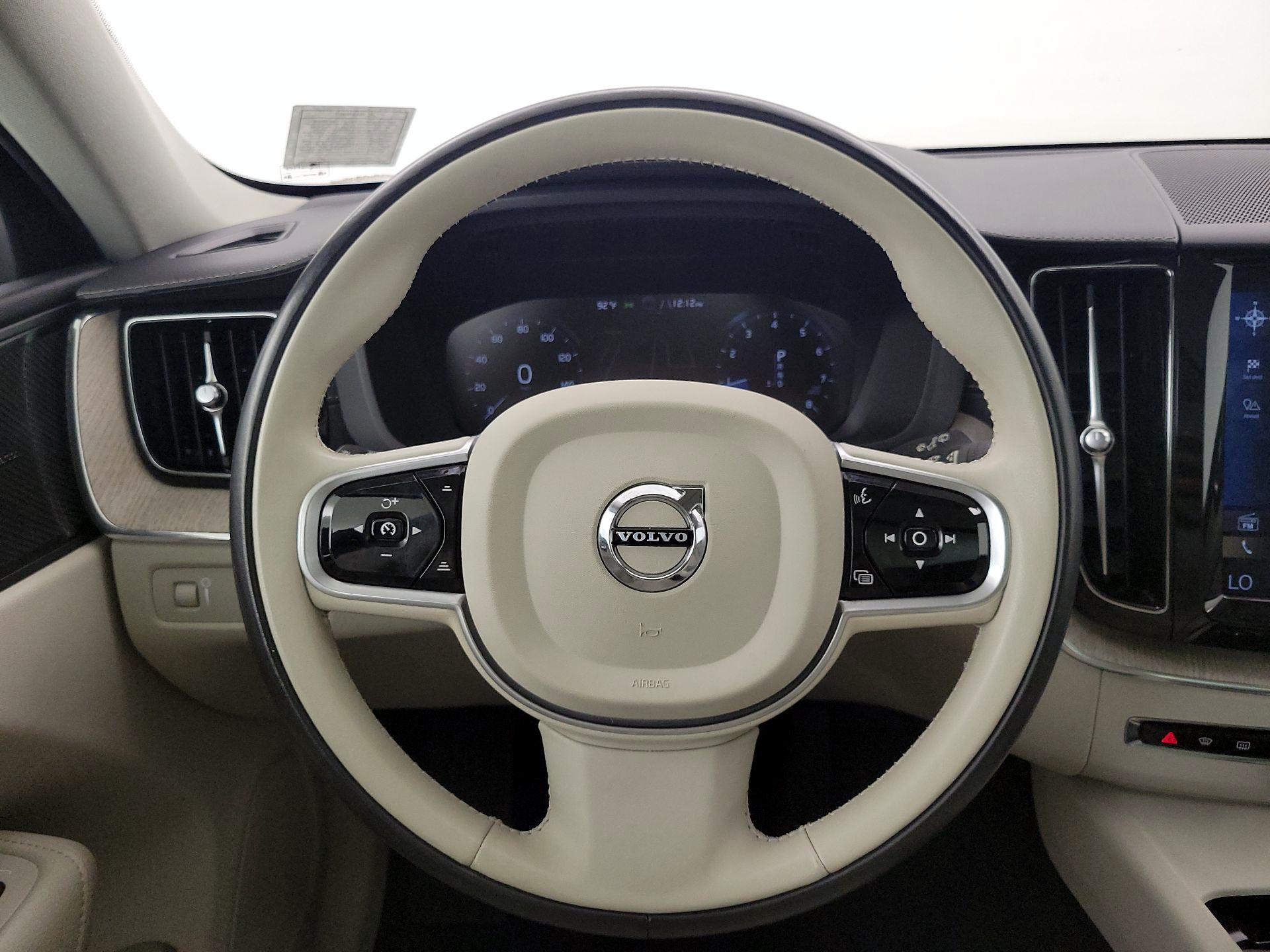 Thumbnail: 2019 Volvo XC60 - 10