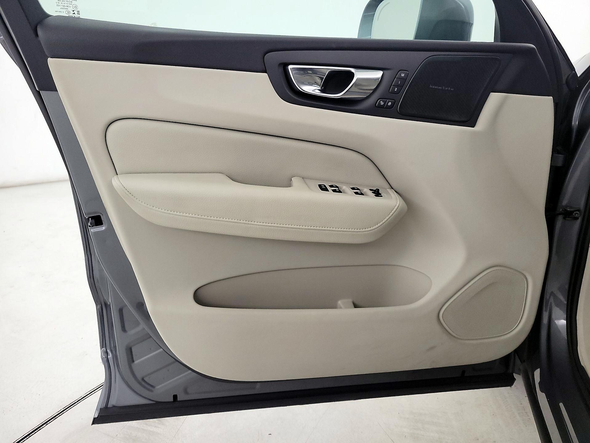 Thumbnail: 2019 Volvo XC60 - 12