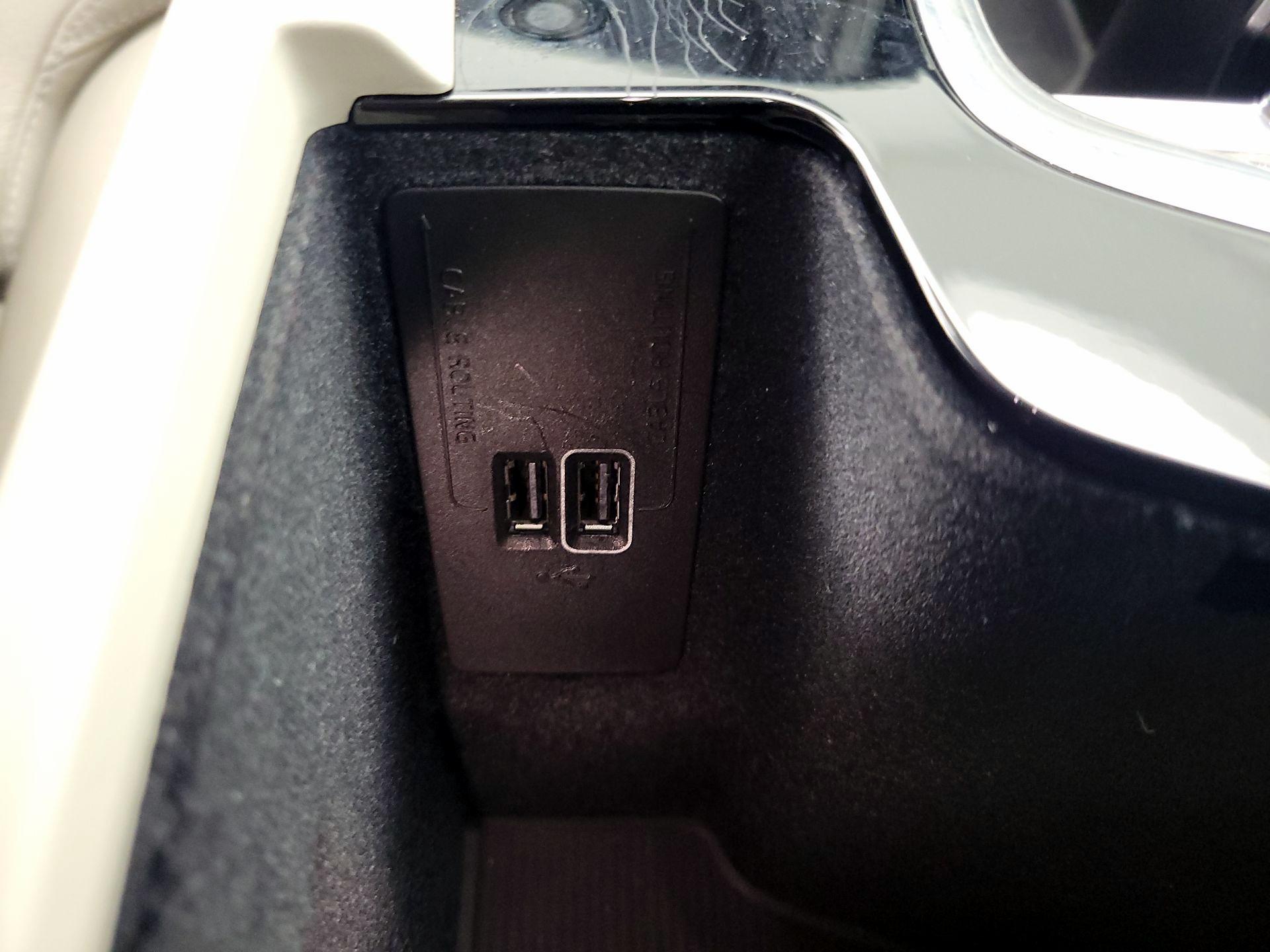 Thumbnail: 2019 Volvo XC60 - 19