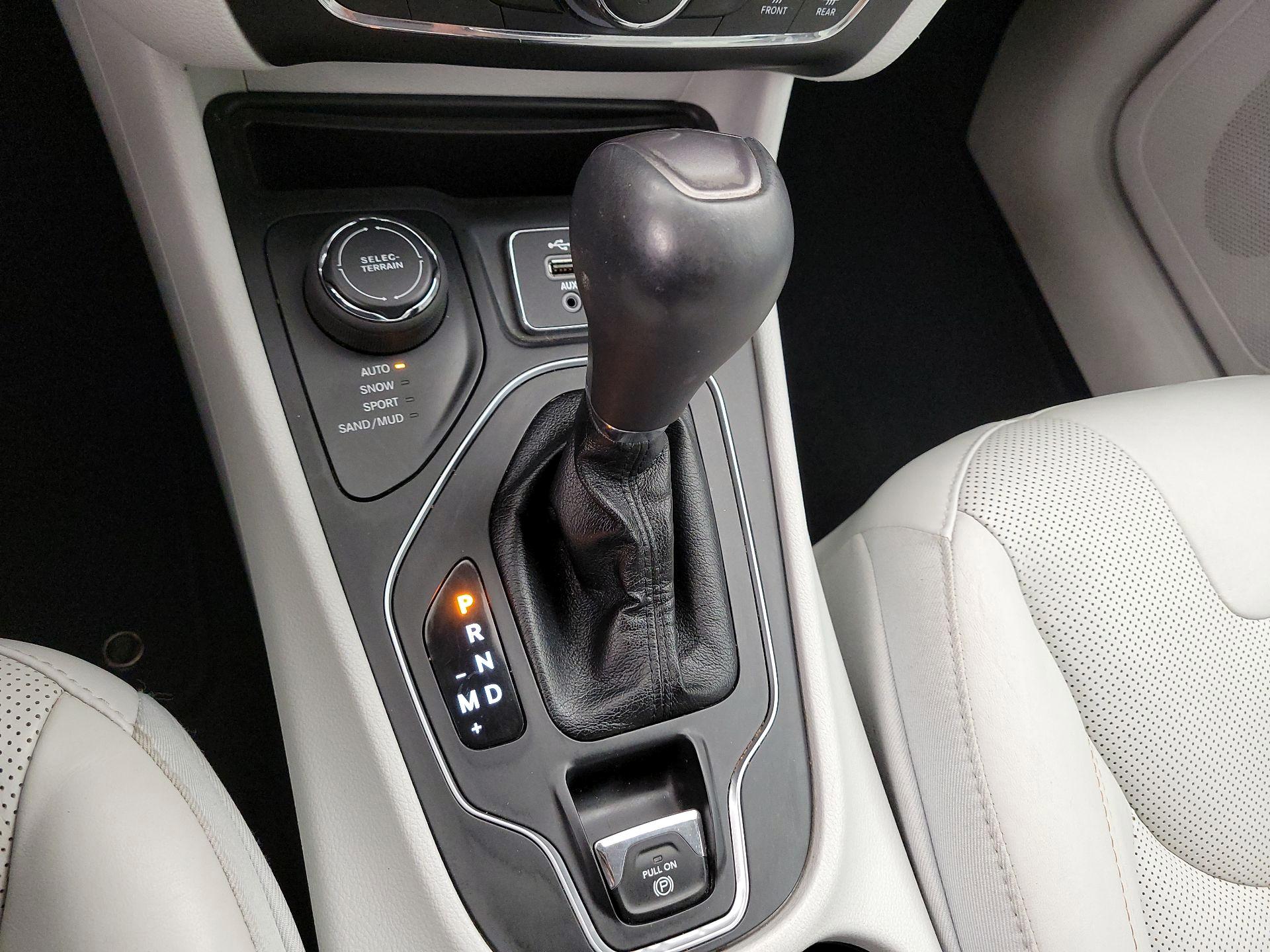 Thumbnail: 2021 Jeep Cherokee - 17