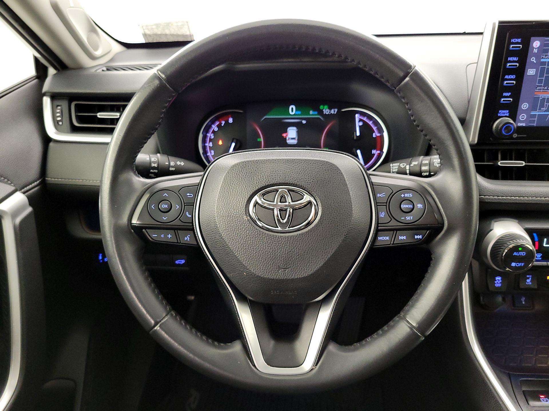 Thumbnail: 2020 Toyota RAV4 - 10