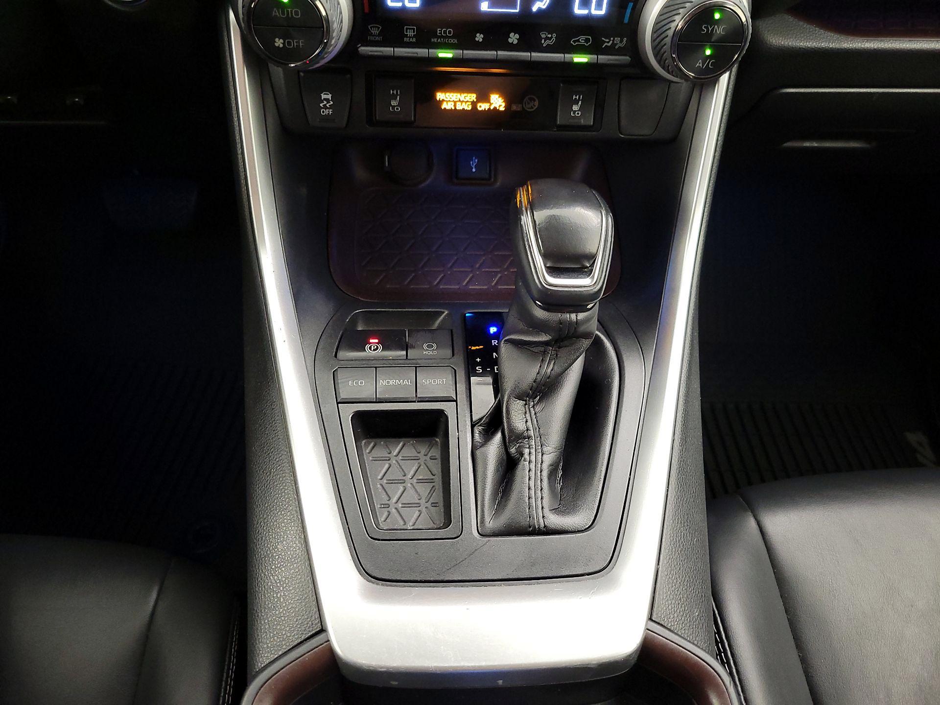 Thumbnail: 2020 Toyota RAV4 - 18