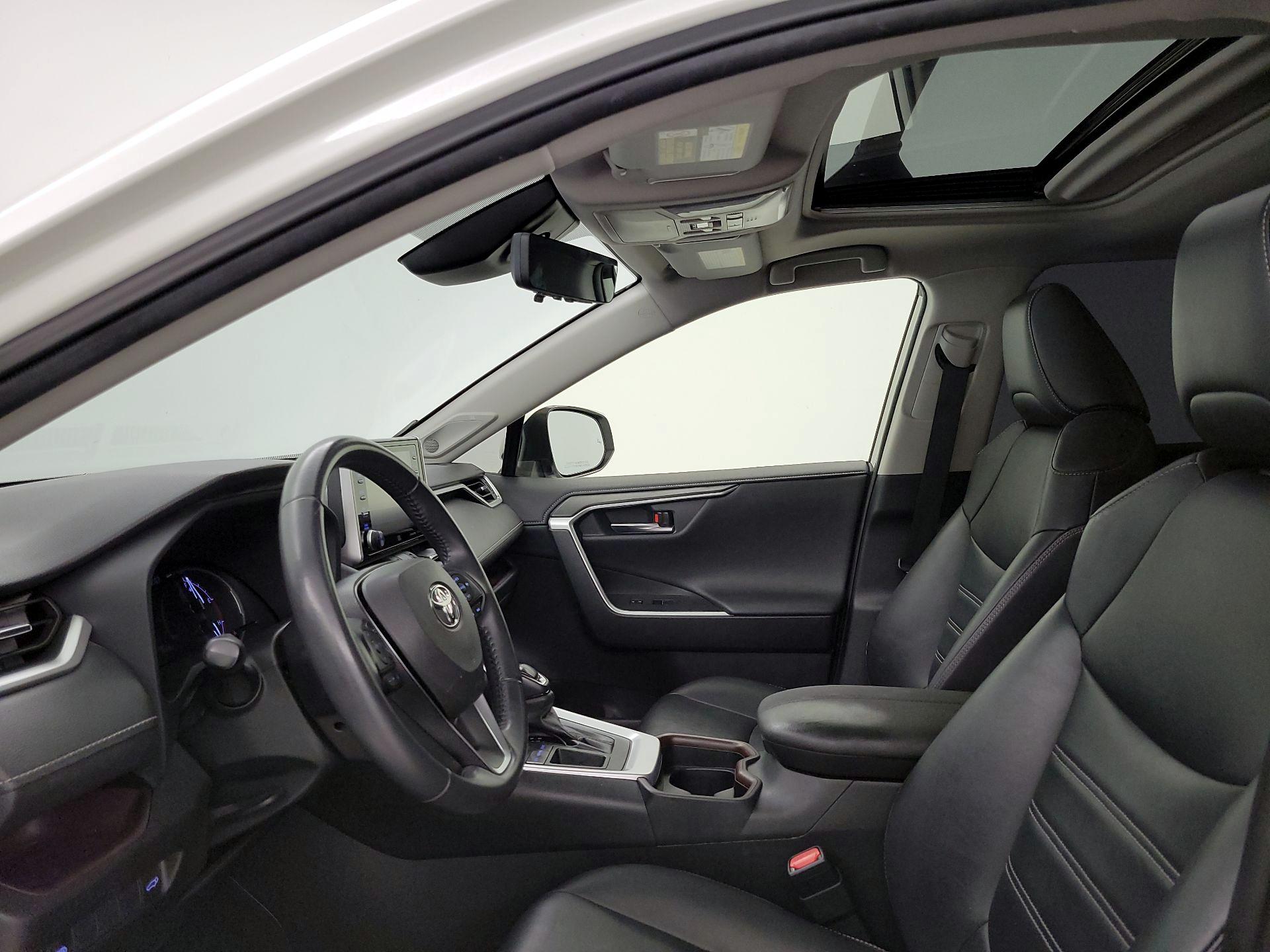 Thumbnail: 2020 Toyota RAV4 - 20