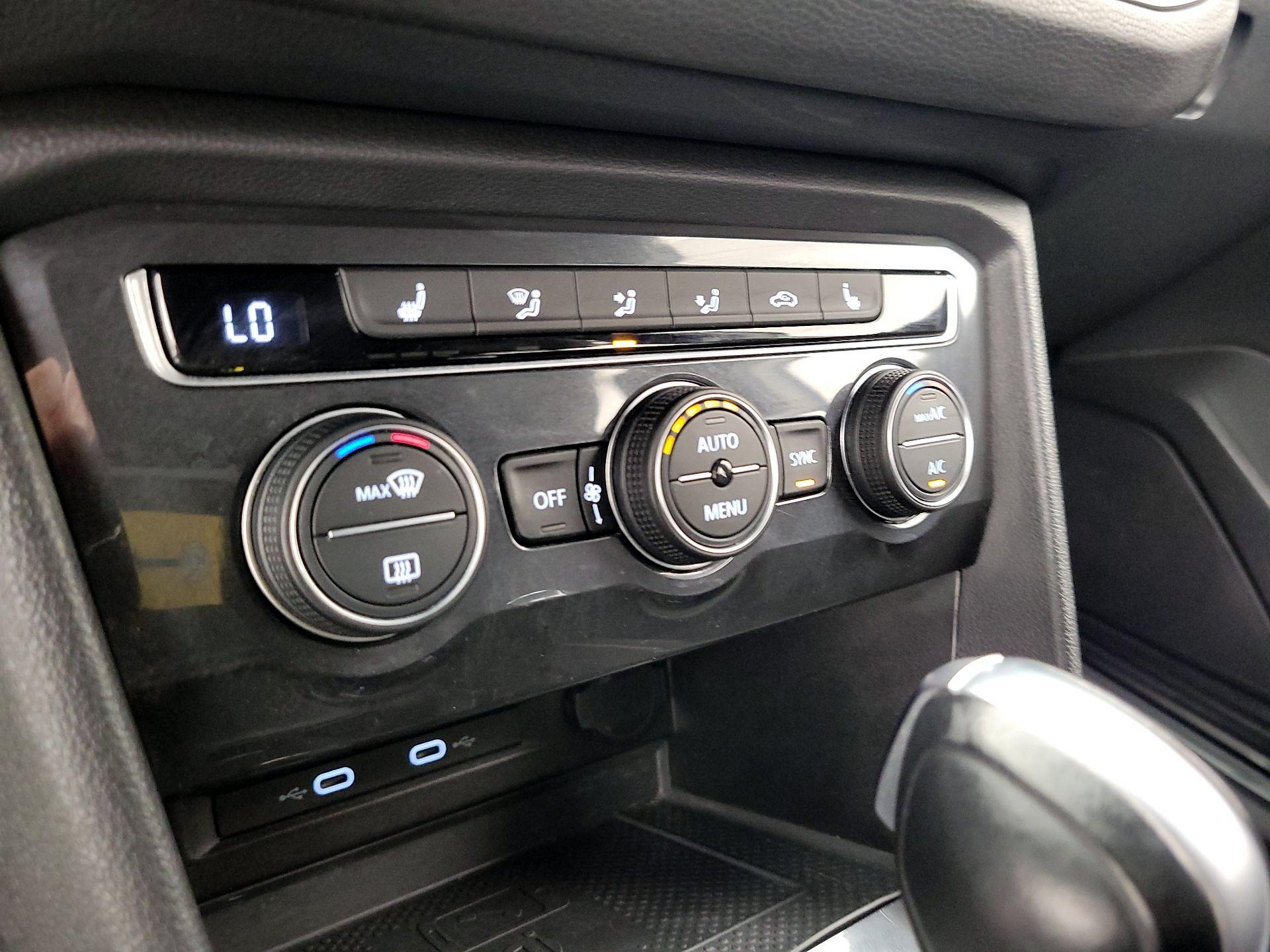 Thumbnail: 2021 Volkswagen Tiguan - 16