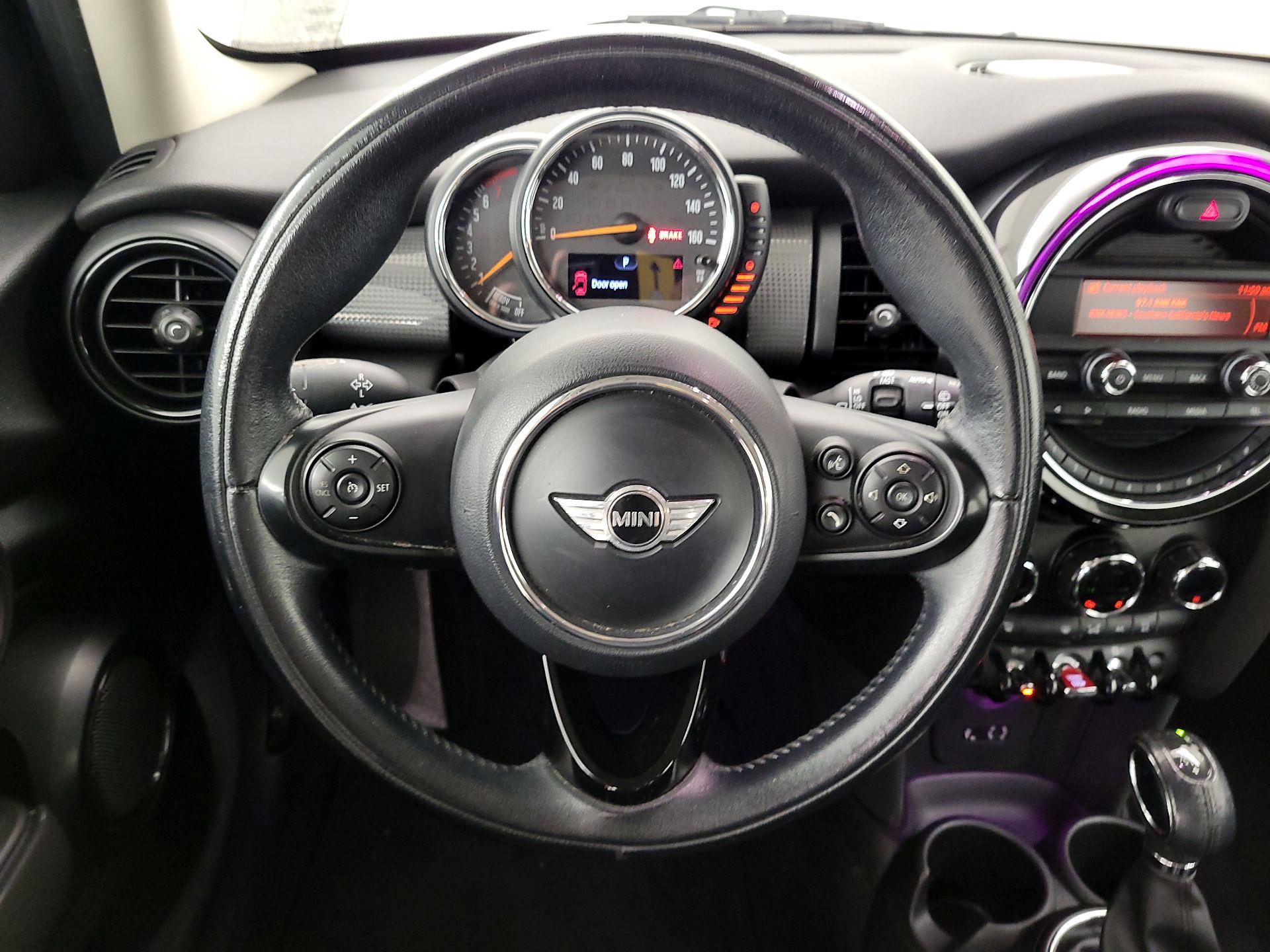 Thumbnail: 2016 MINI Cooper Hardtop - 10